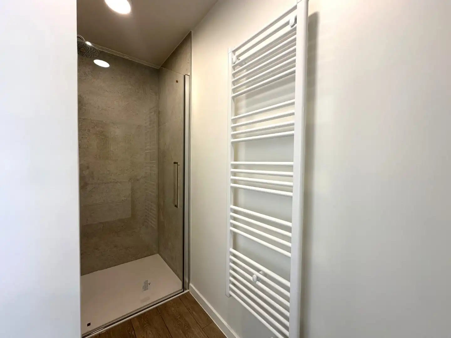 Gerenoveerd duplex appartement nabij de Smedenpoort foto 6