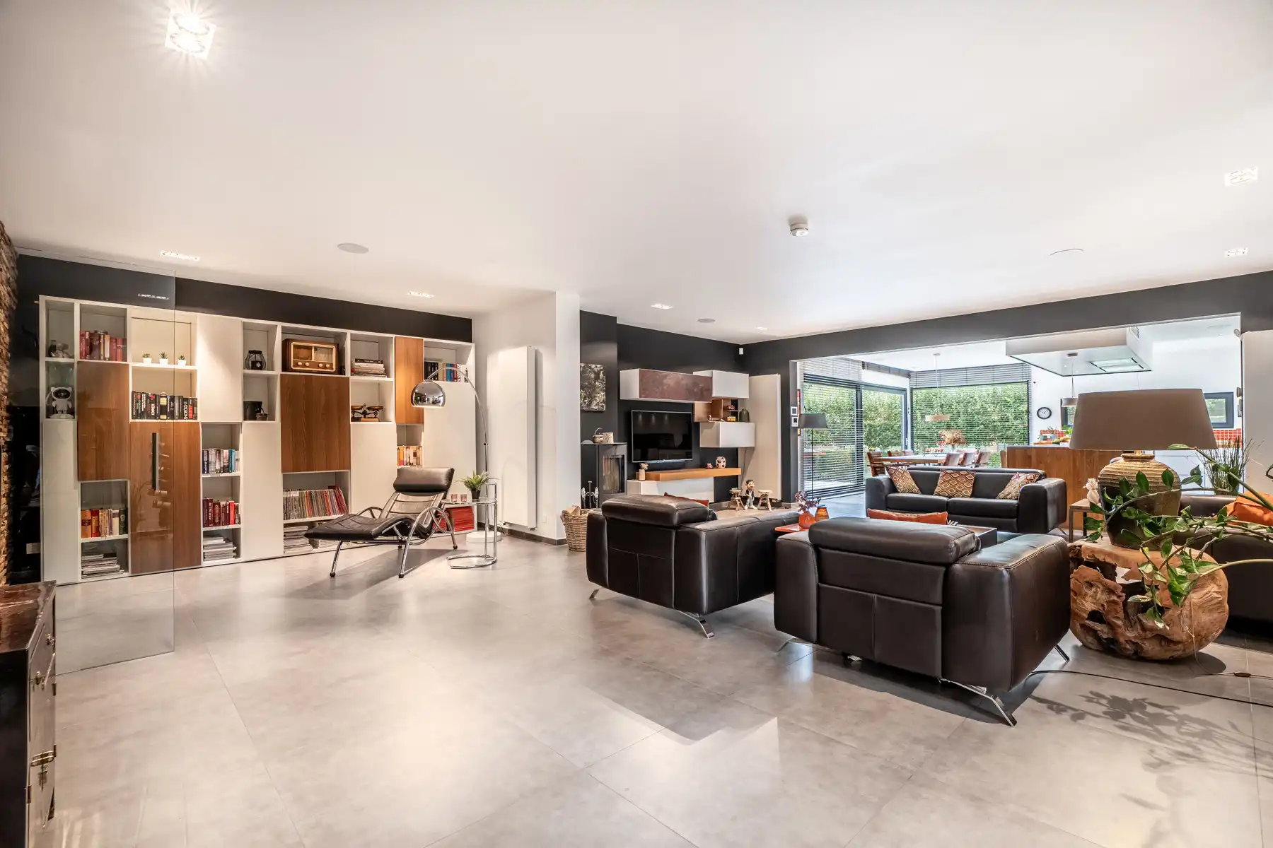 Vrijstaande woning met veel ruimte, in het groen aan de rand van Halle foto 8