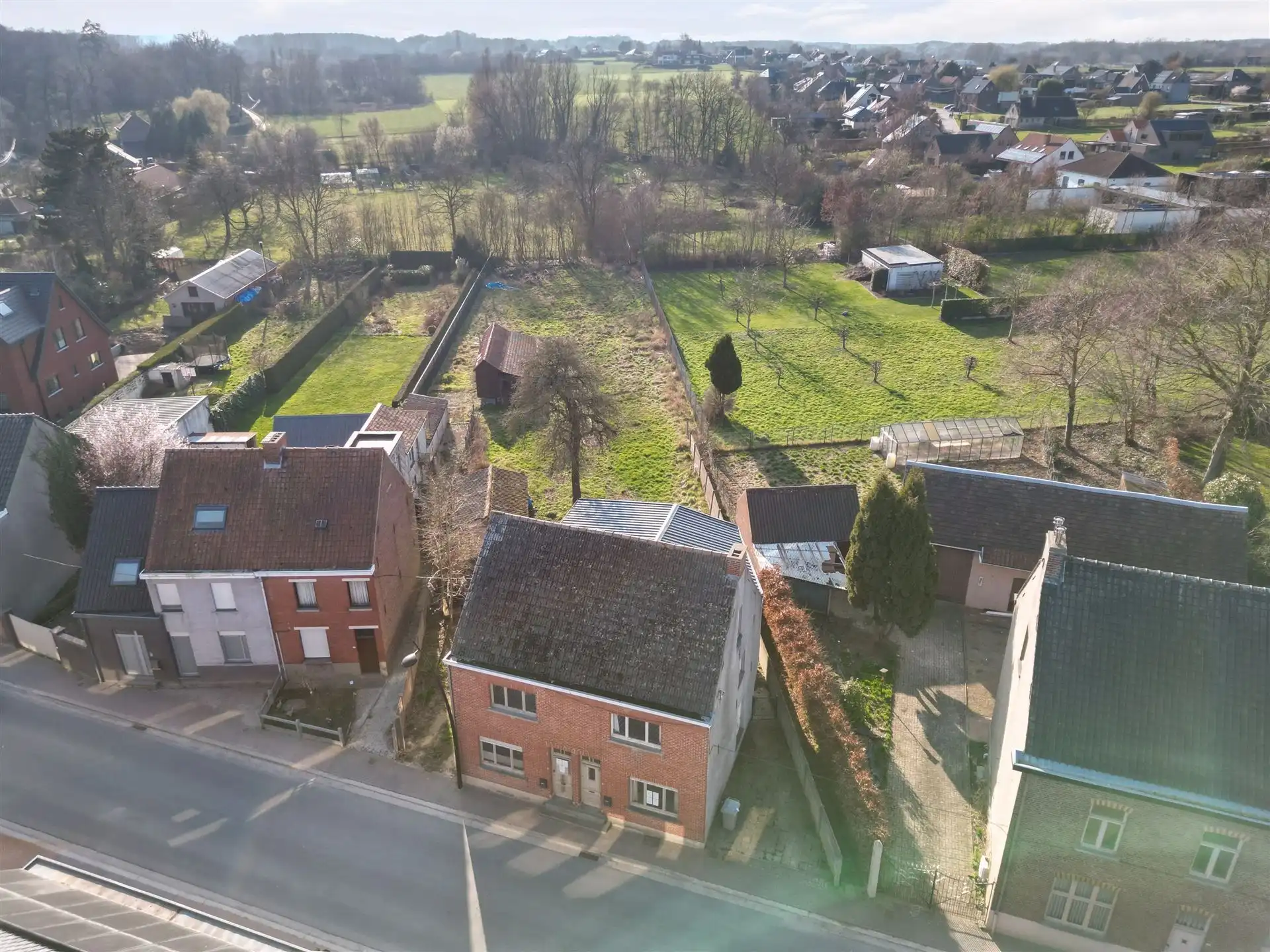 Te renoveren woning op een gegeerde locatie in Moortsele foto 13
