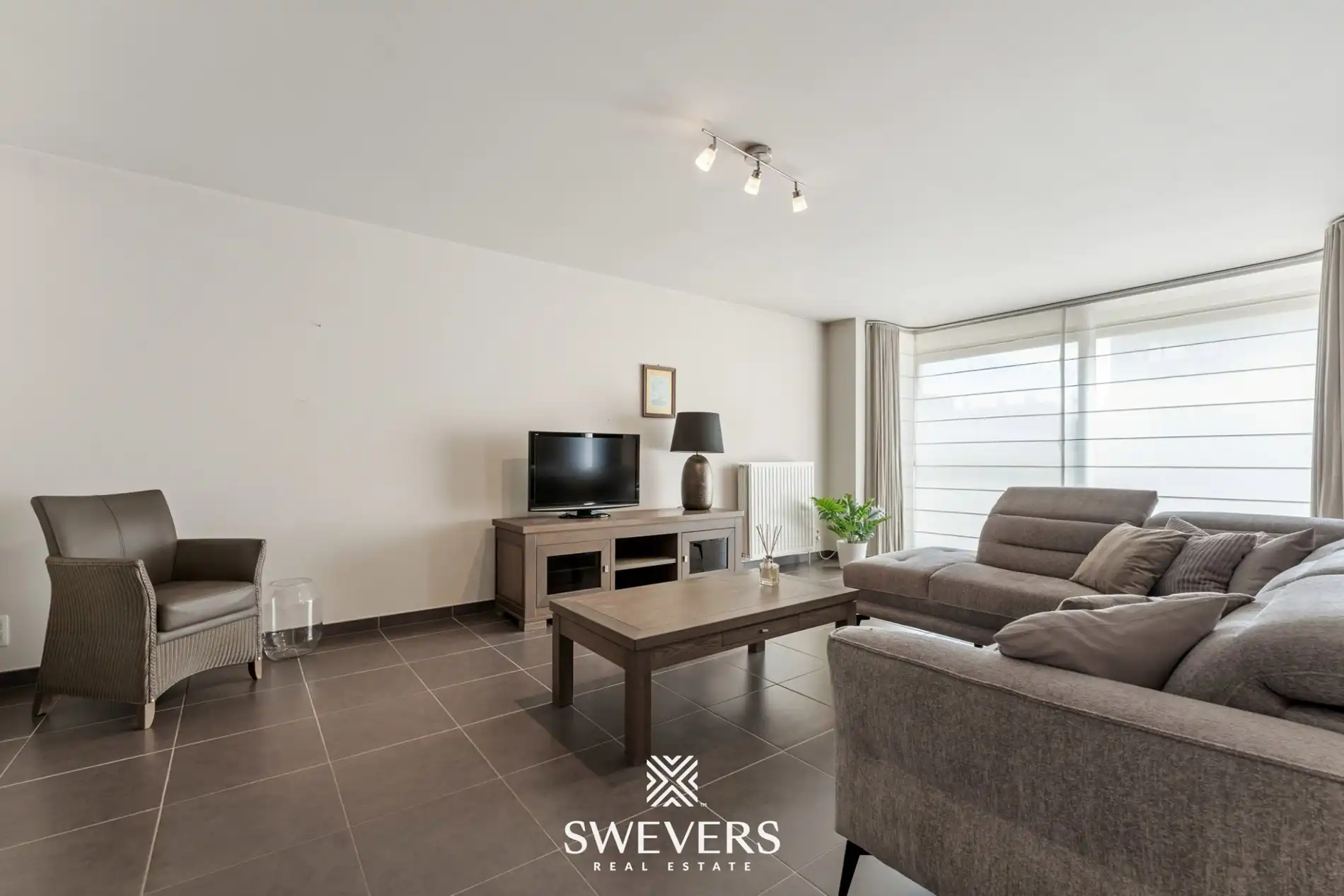 2-slaapkamerappartement met terras, autostaanplaats en berging foto 3