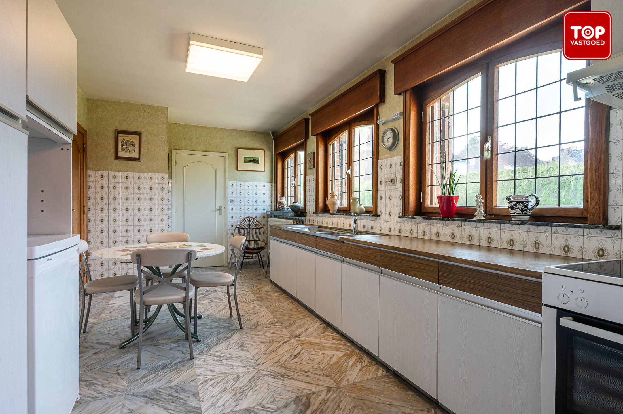 Prachtige villa op een groot perceel met veel groen rondom. foto 12