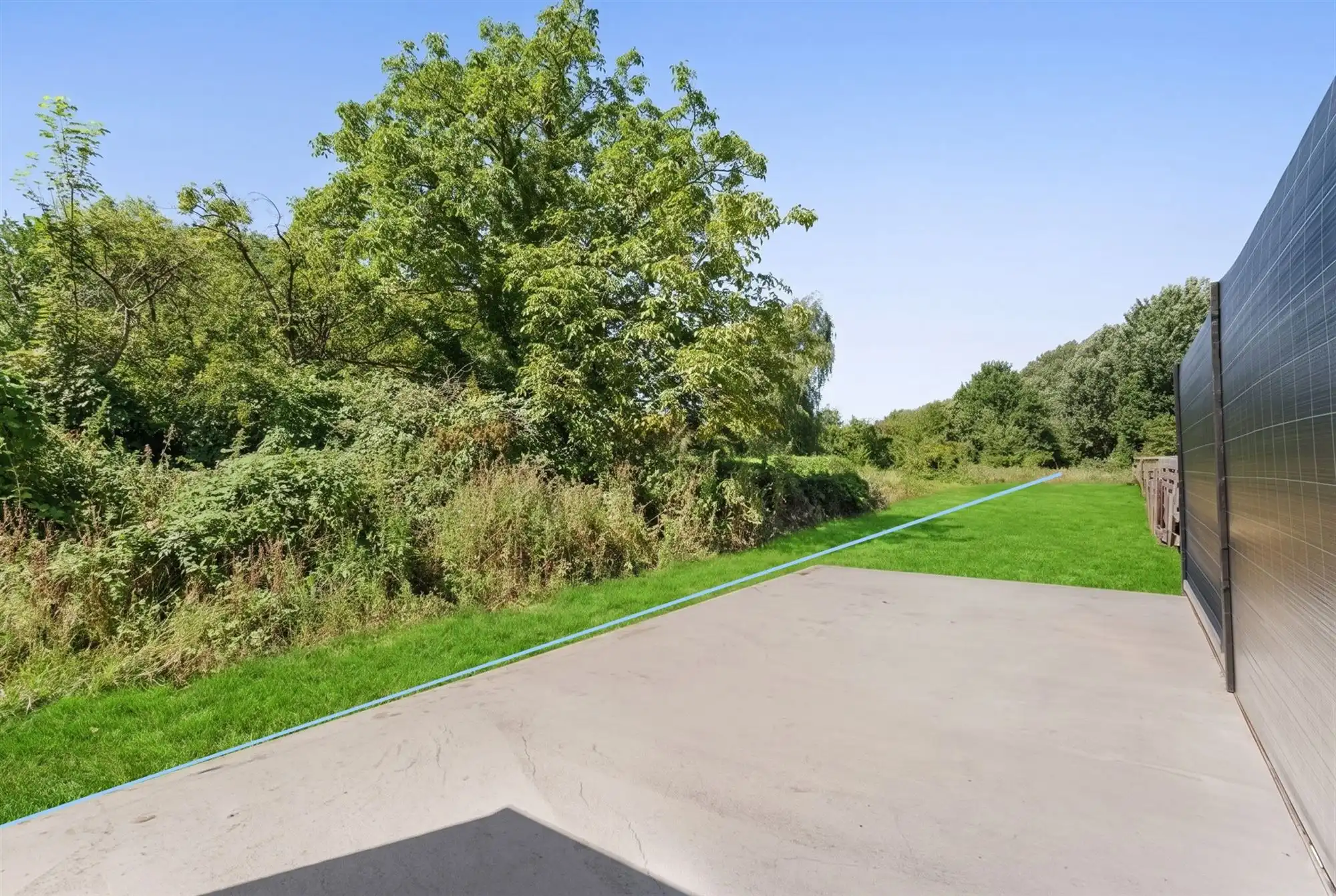Gerenoveerde woning met oprit en zeer grote tuin foto 7