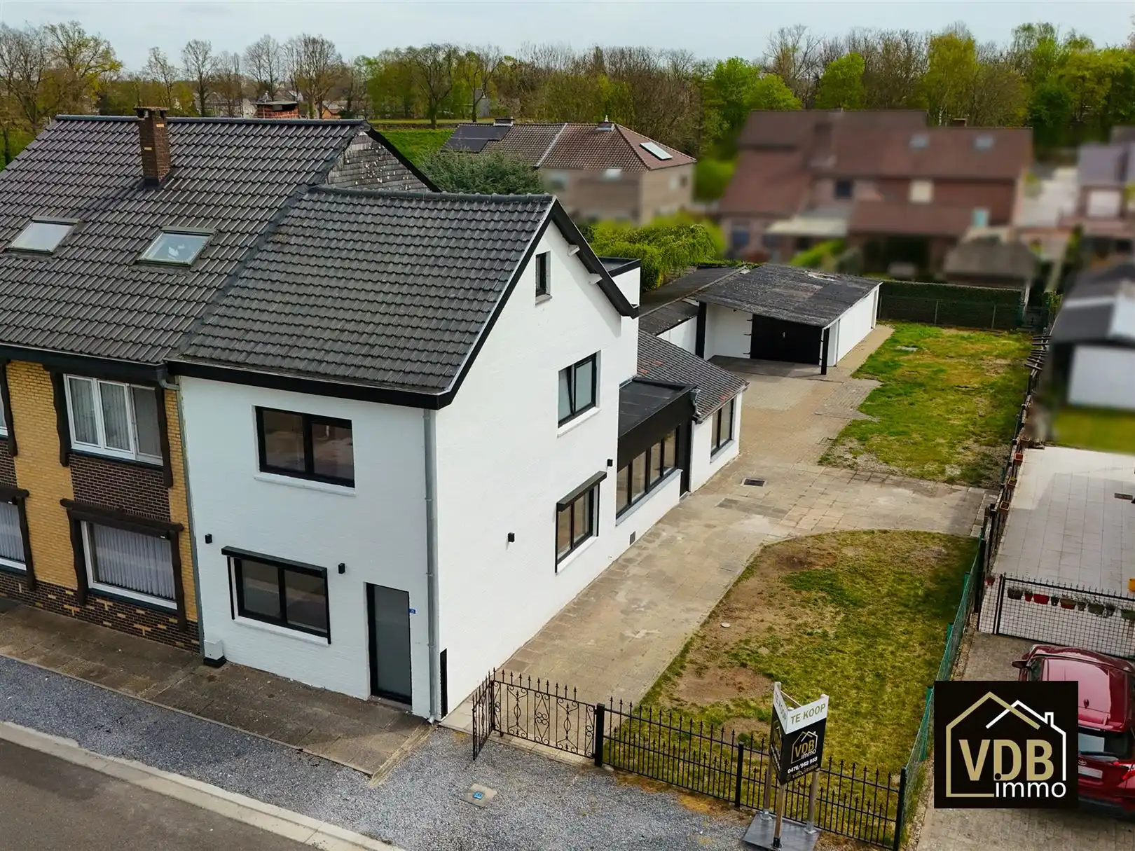 HALF OPEN BEBOUWING MET 4 SLAAPKAMERS EN GROTE GARAGE foto 3