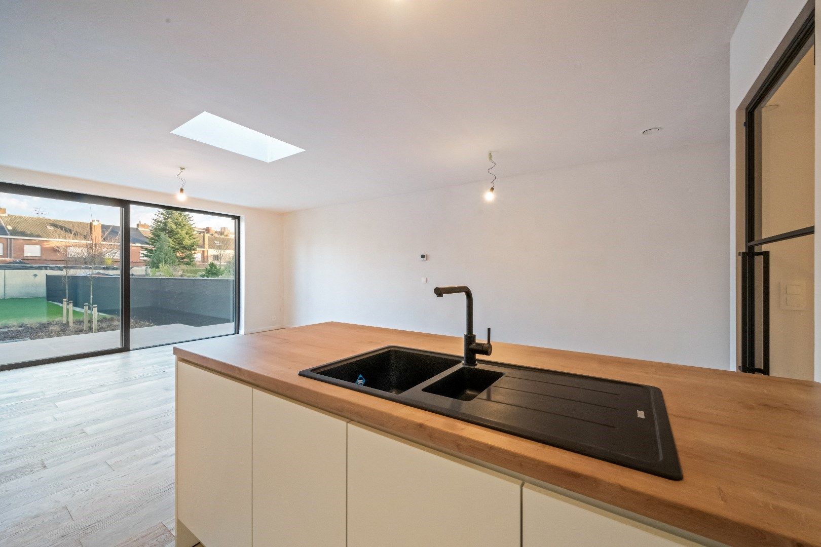 Gelijkvloers en zeer energiezuinig appartement met mooie tuin ! foto 6