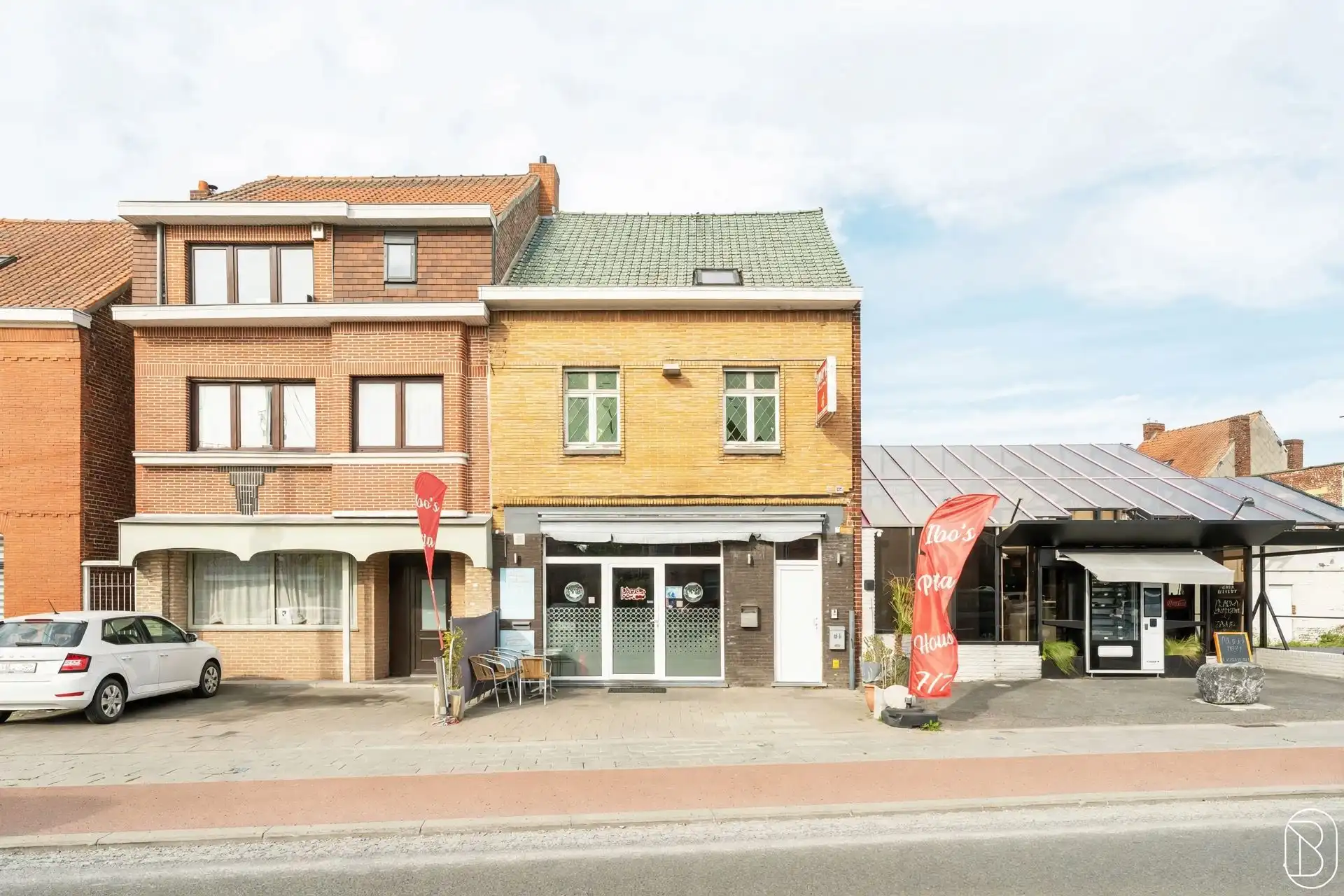 Ruime woning met tuin en handelsgelijkvloers foto {{pictureIndex}}