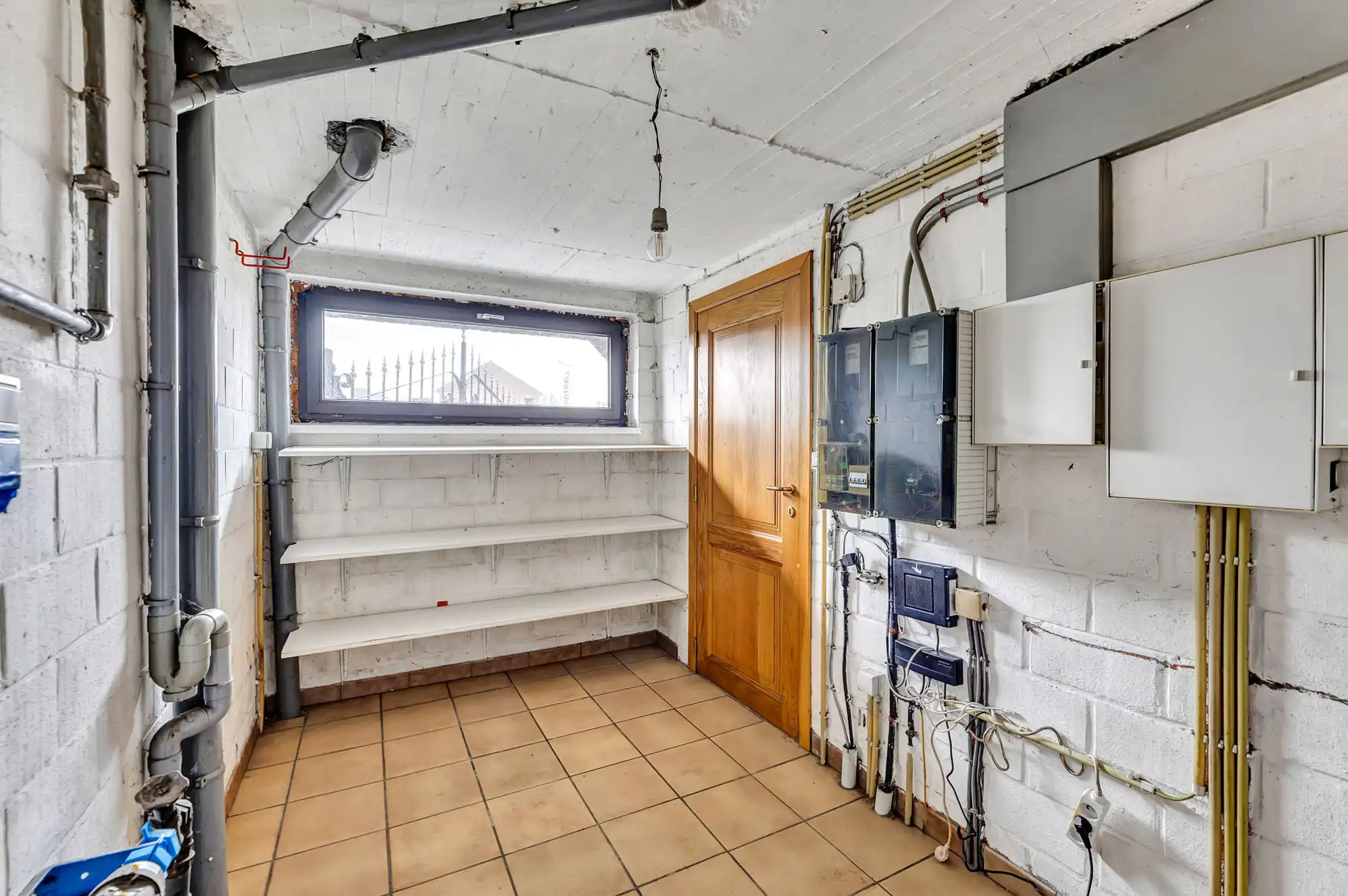 Handelswoning met ruime garage foto 20