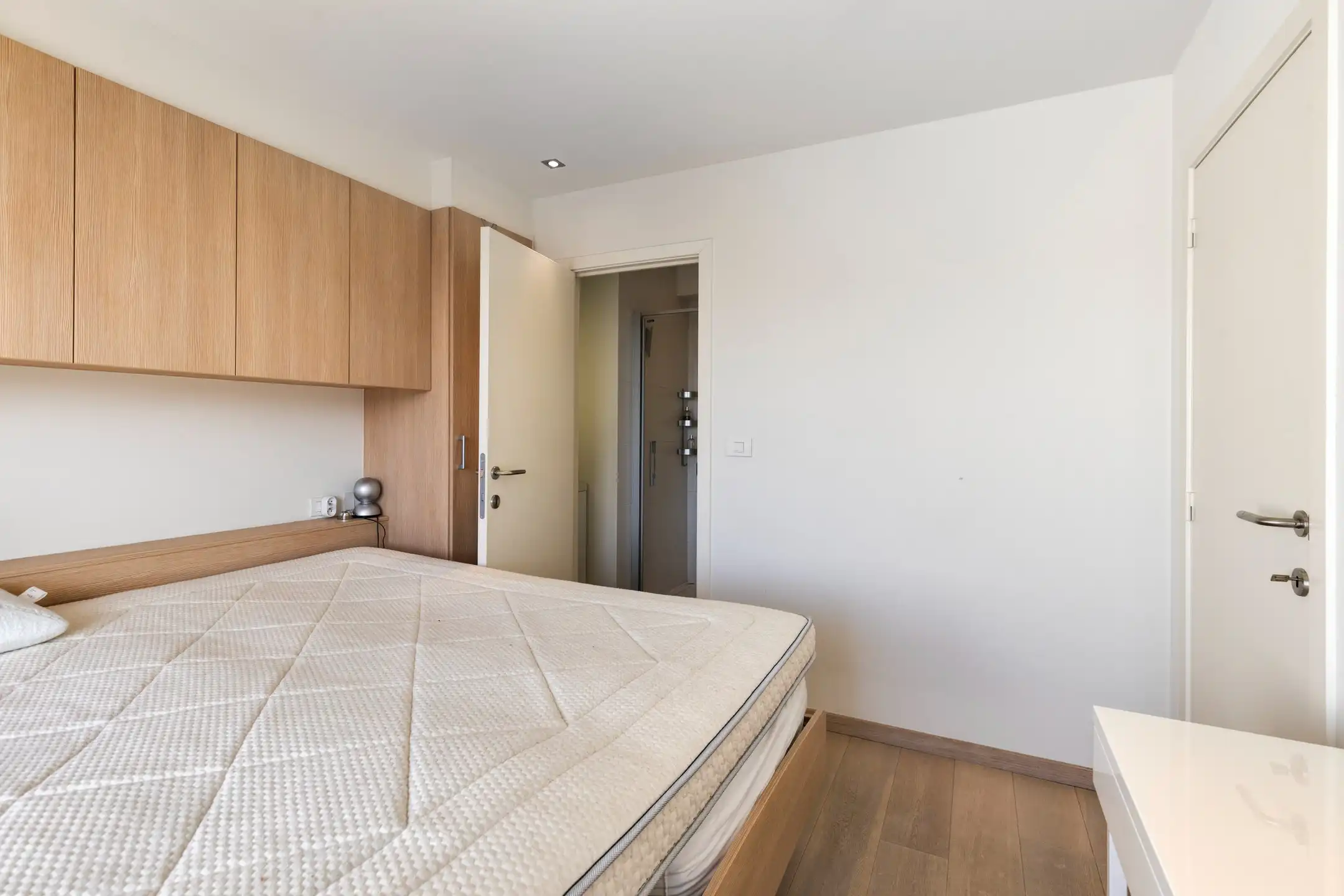 Instapklare duplex gelegen op slechts enkele passen ven het Van Bunnenplein en de zeedijk. foto 13