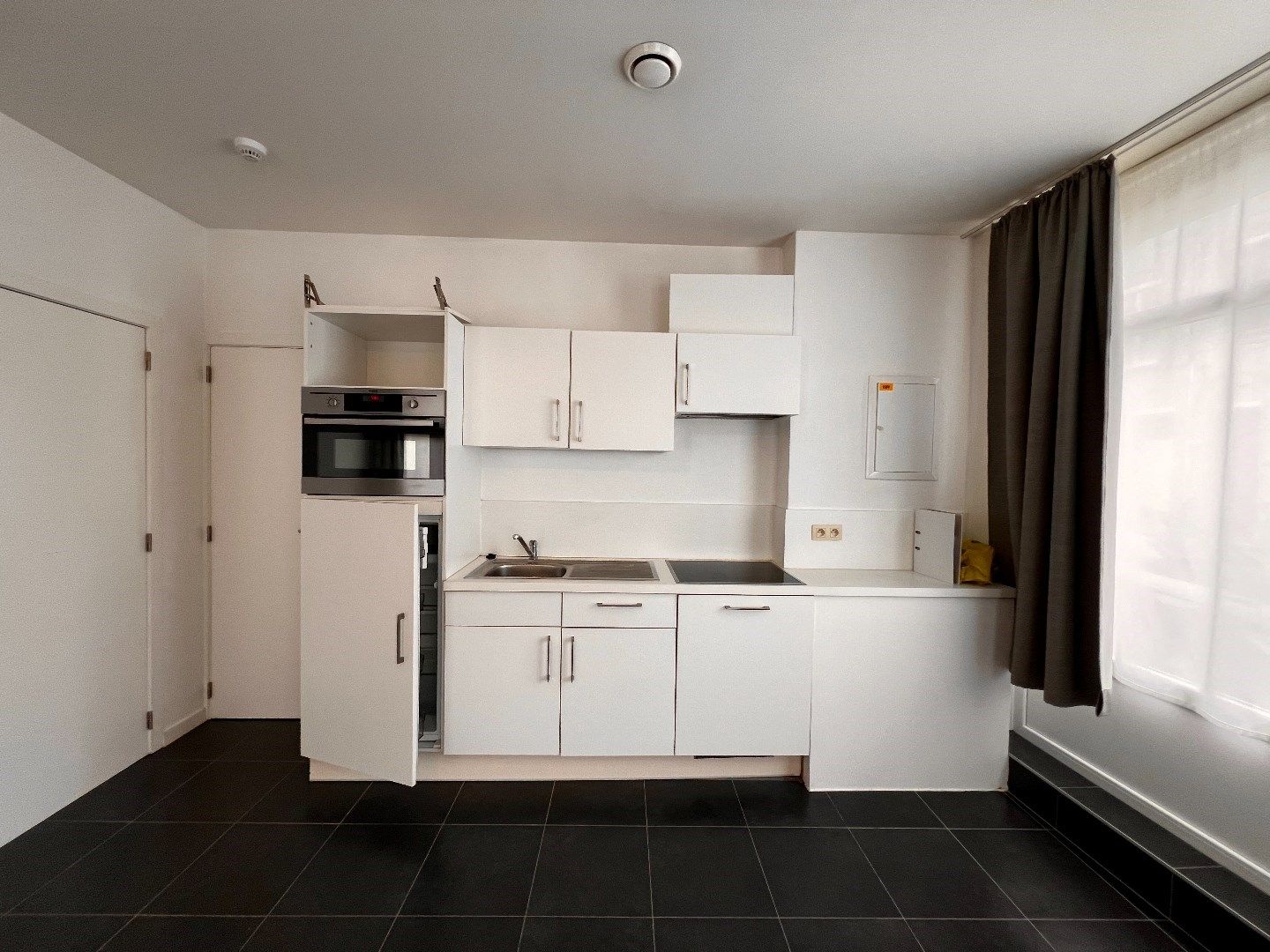 STUDIO MET APARTE BADKAMER IN CENTRUM VAN IEPER foto 4