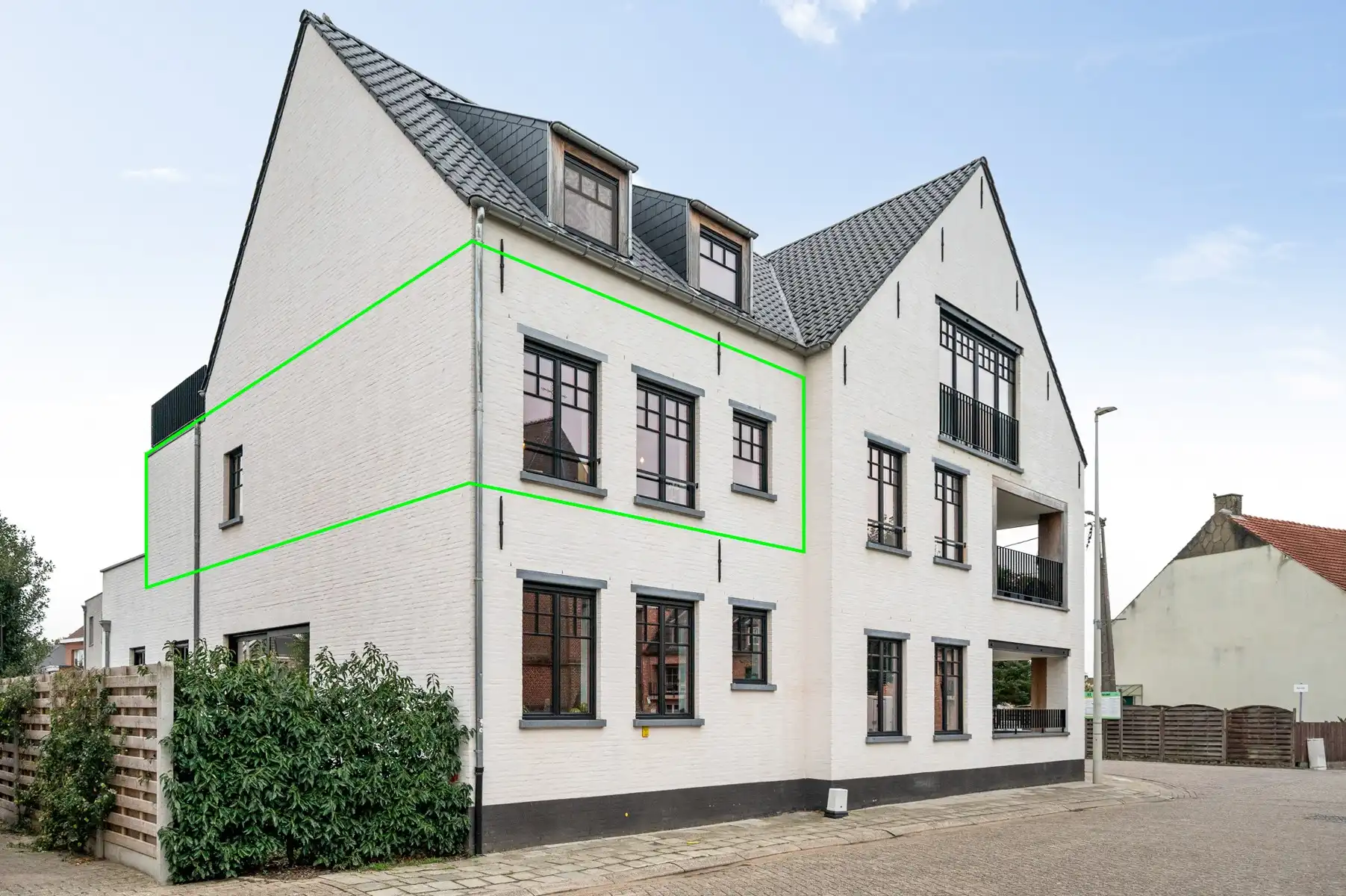 IN OPTIE !! Prachtig en recent appartement met terras en autostaanplaats in het hart van Pulle foto 14