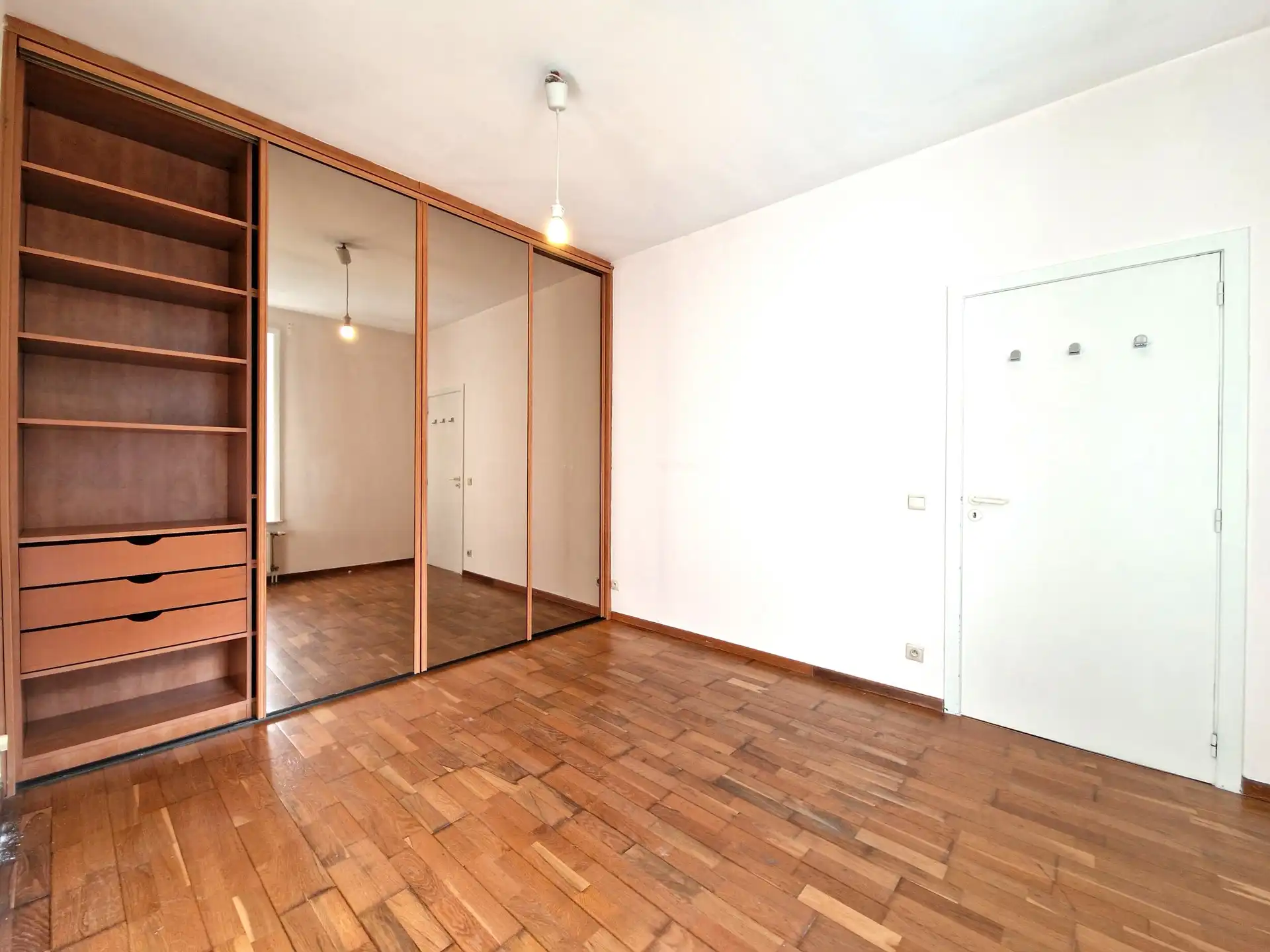 Gelijkvloersappartement met terras en gedeelde tuin te Ukkel foto 7