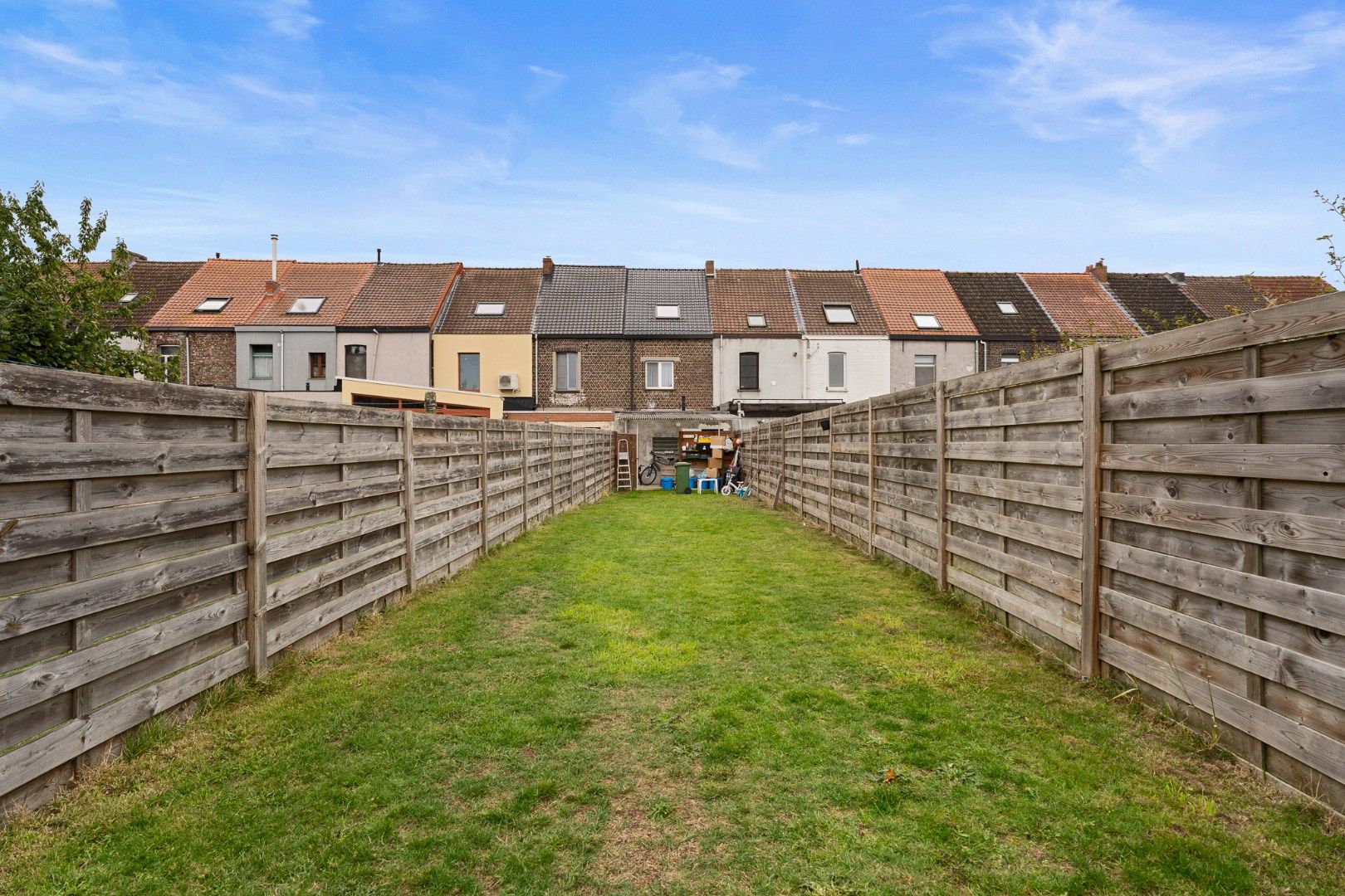 Eengezinswoning met grote tuin foto 16