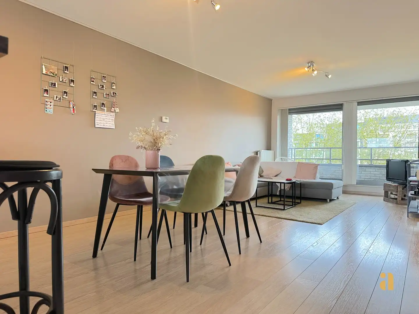 Zon, ruimte & torens: dit lichtrijke appartement heeft het allemaal! foto 8
