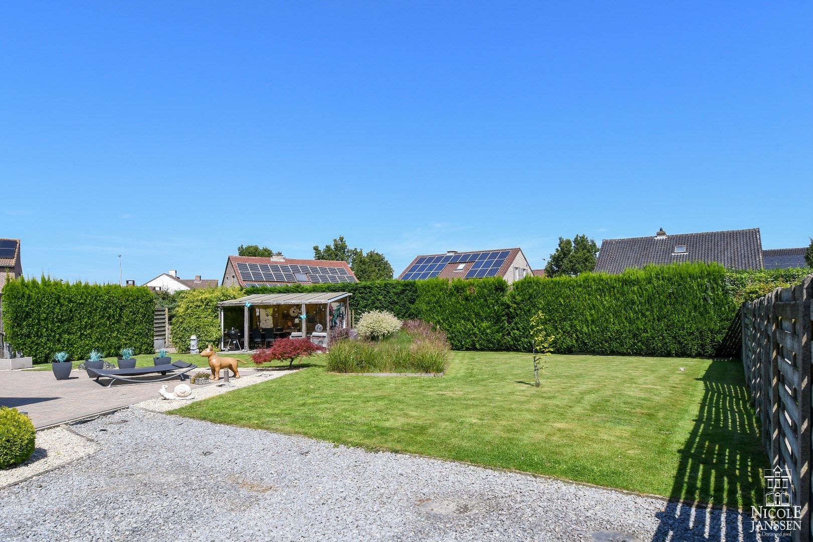 Instapklare gezinswoning met drie slaapkamers en verzorgde tuin! foto 23