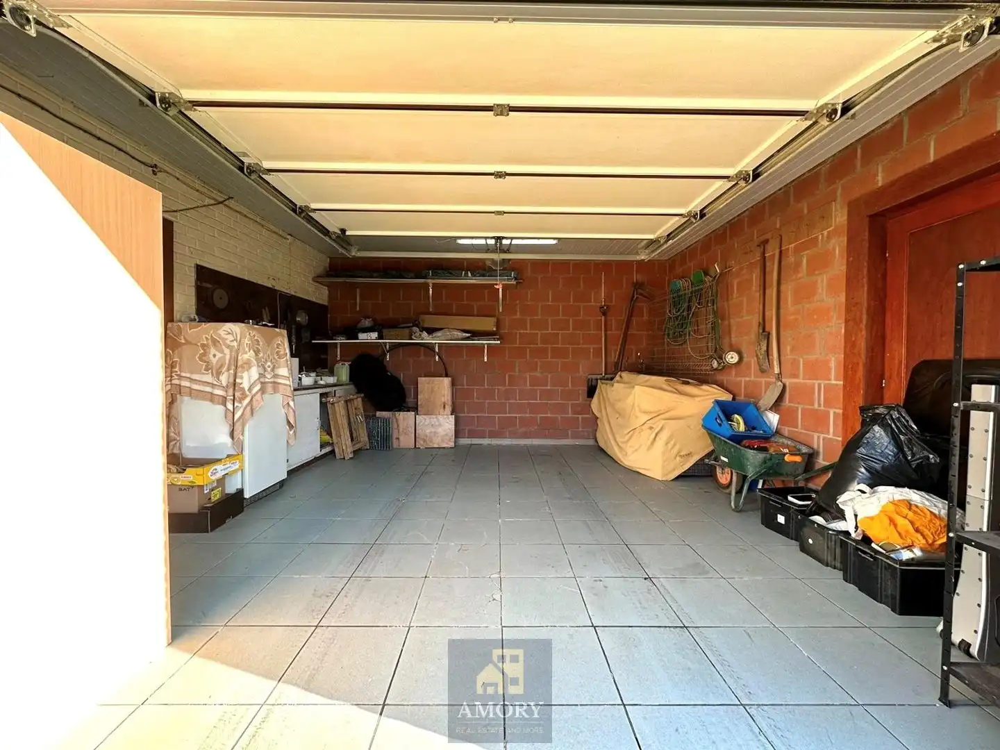 Halfopen woning met dubbele garage foto 14