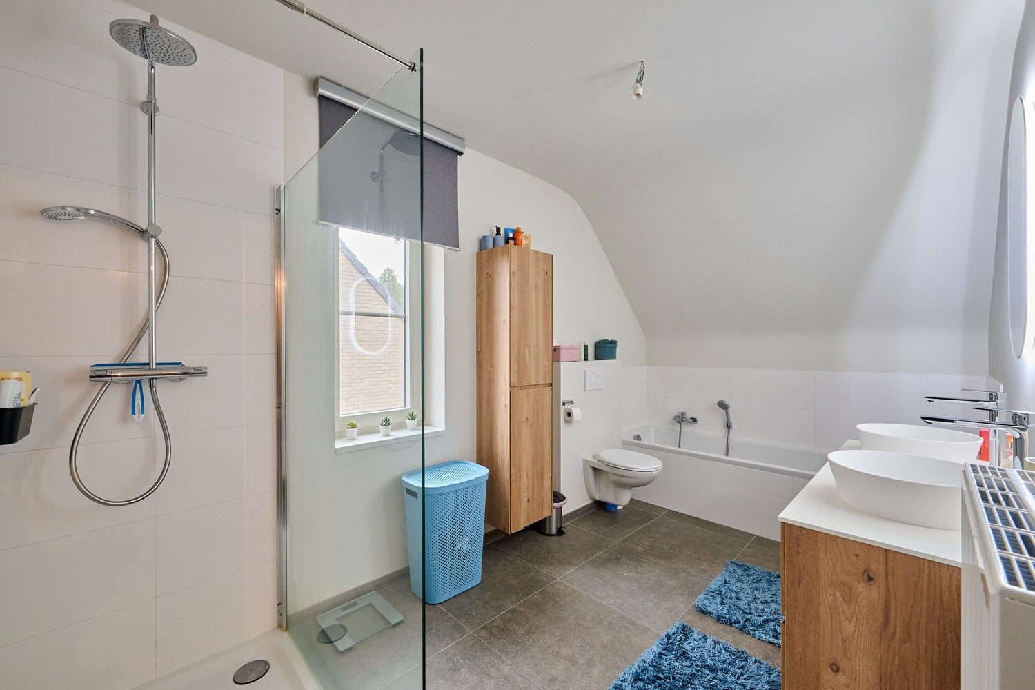 Moderne nieuwbouw woning - instapklaar en energiezuinig foto 16