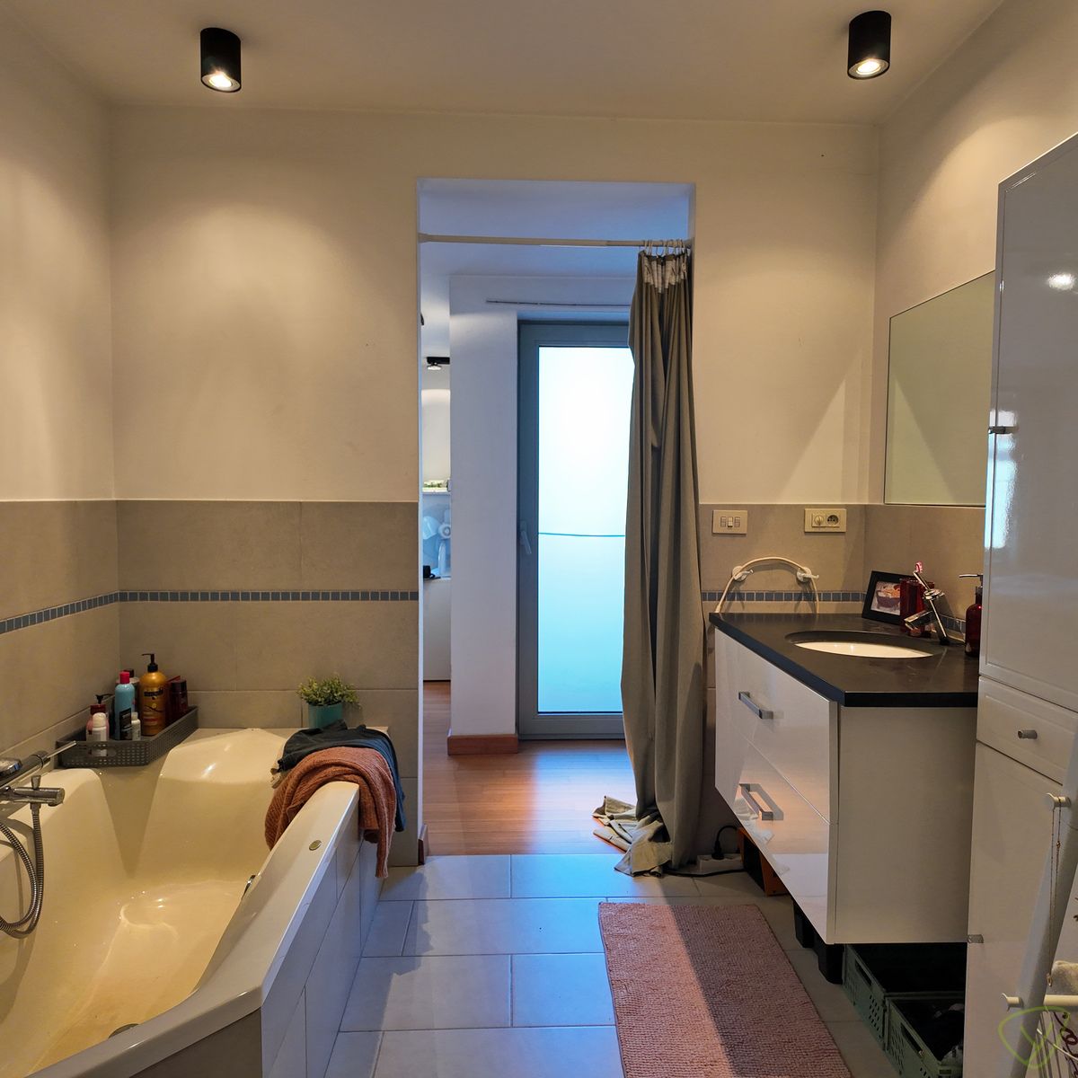 Gezellig duplex appartement nabij het station van Eeklo! foto 12