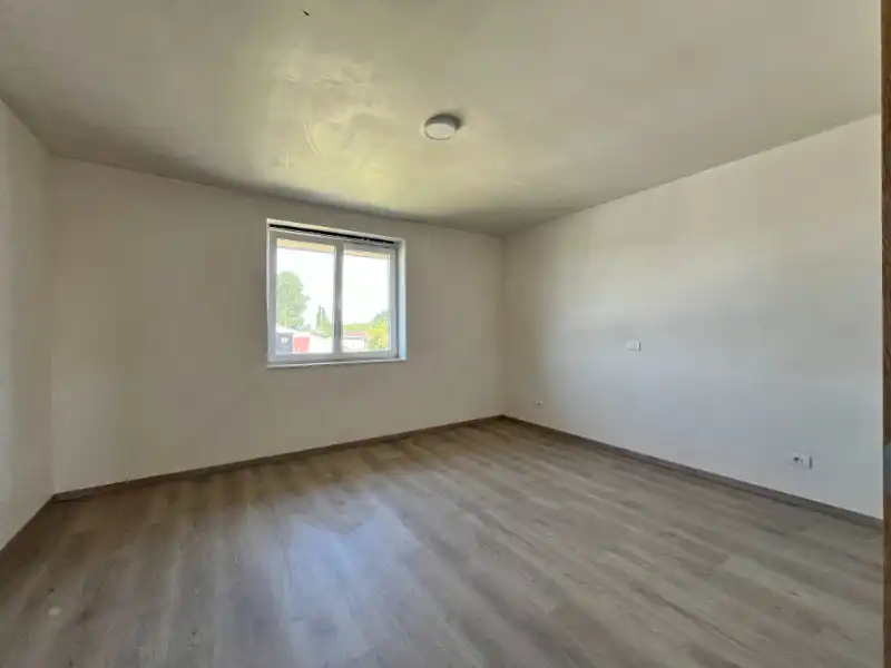 Halfopen woning met 3 slaapkamers en garage foto 16