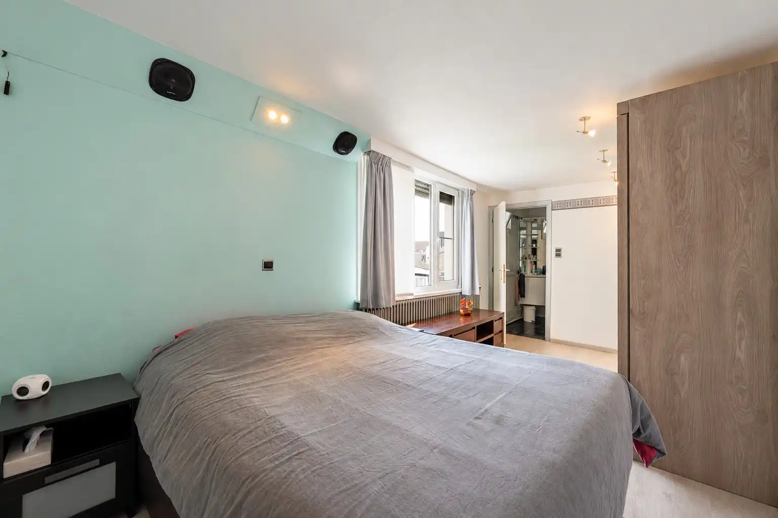TE KOOP – Verhuurde B&B met 7 kamers én privé-woonst voor uitbaters in hartje De Haan. foto 8