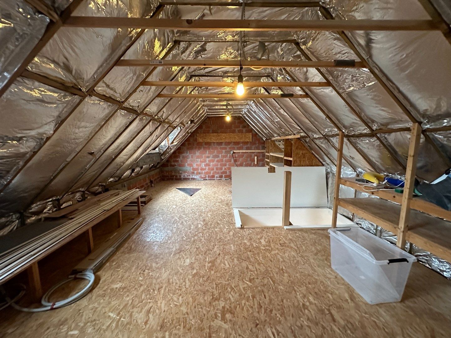 Centraal gelegen, lichtrijke woning met drie slaapkamers en garage foto 12