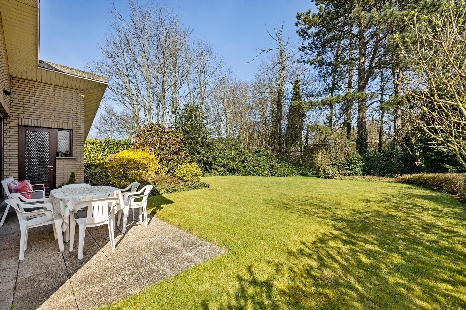 Uitstekend gelegen gezinswoning (type bungalow) met 4 slaapkamers, garage en een aangename tuin (1.067m²) foto 25