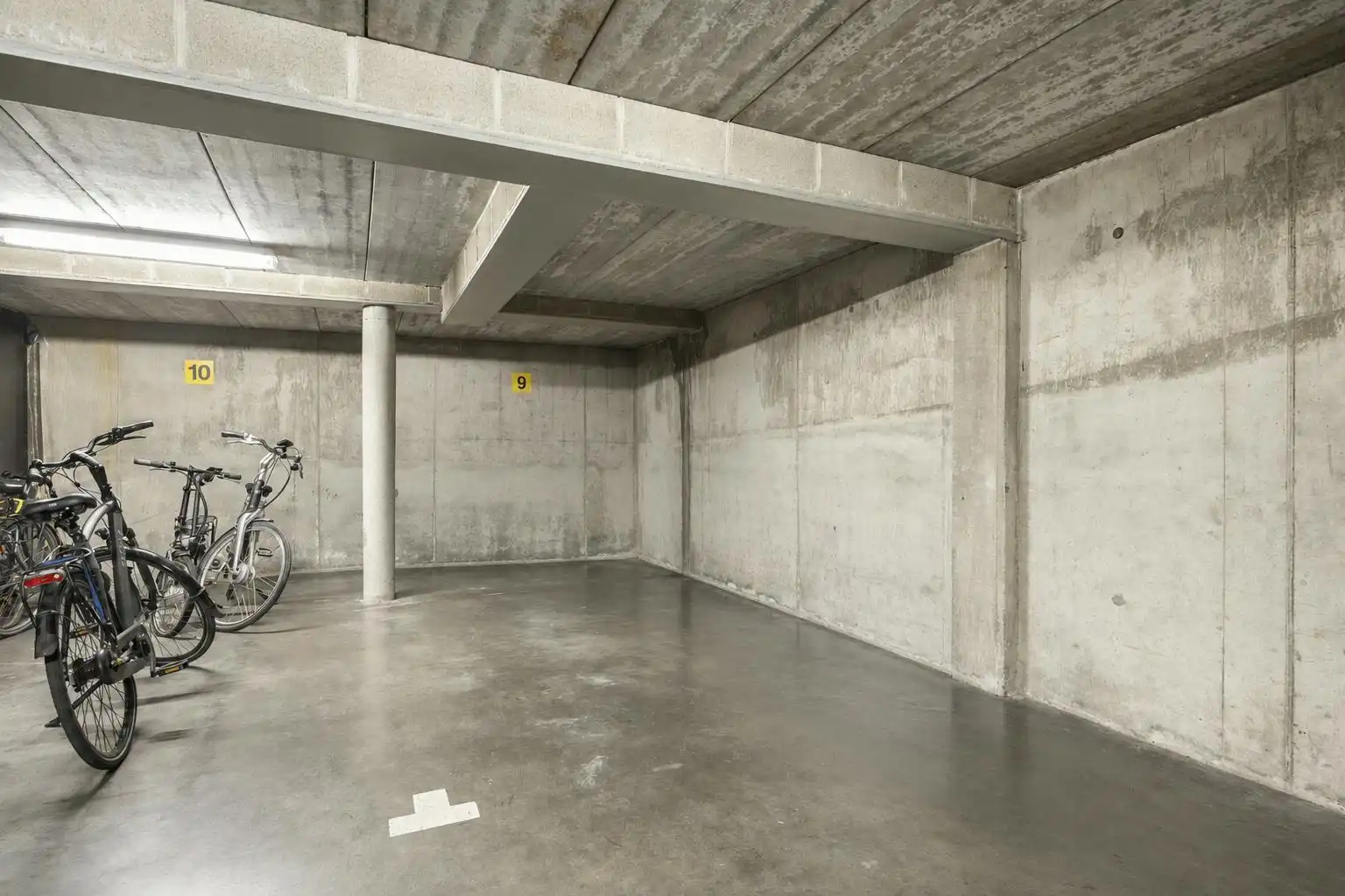 Centraal gelegen 2-slaapkamerappartement met terras te Hasselt foto 15
