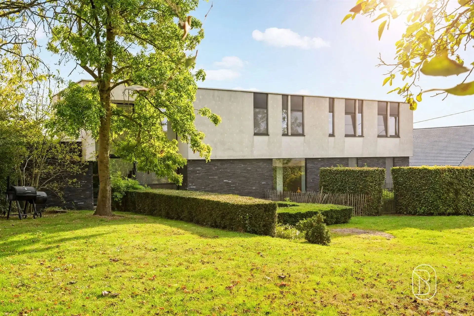 Ruime moderne villa met 6 slpk & prachtige tuin op 2200M2 foto 3