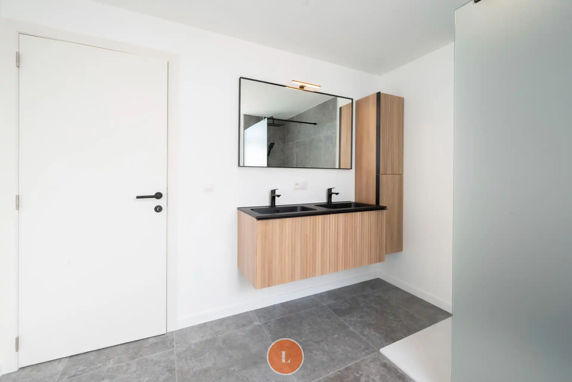 Instapklare totaal gerenoveerde woning met 5 ruime slaapkamers, EPC A, tuin en garage foto 8