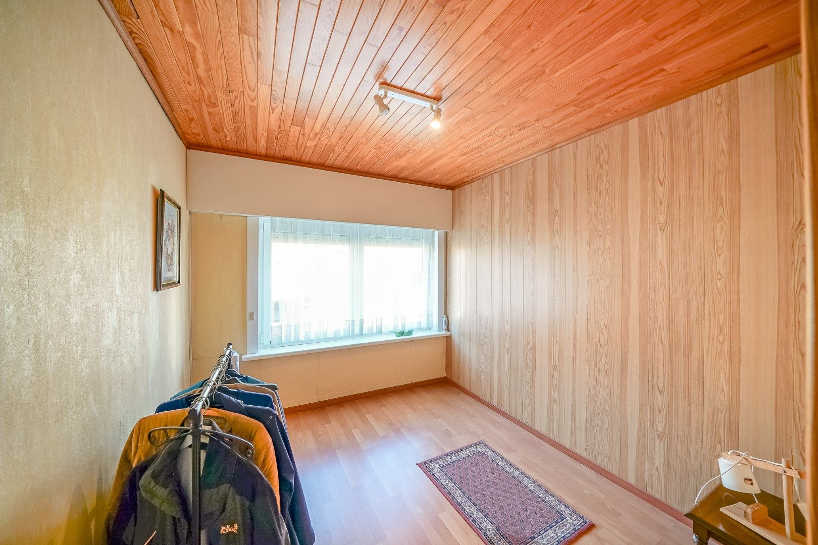 TE KOOP  instapklare woning met grote zonnige tuin en garage/loods. foto 14