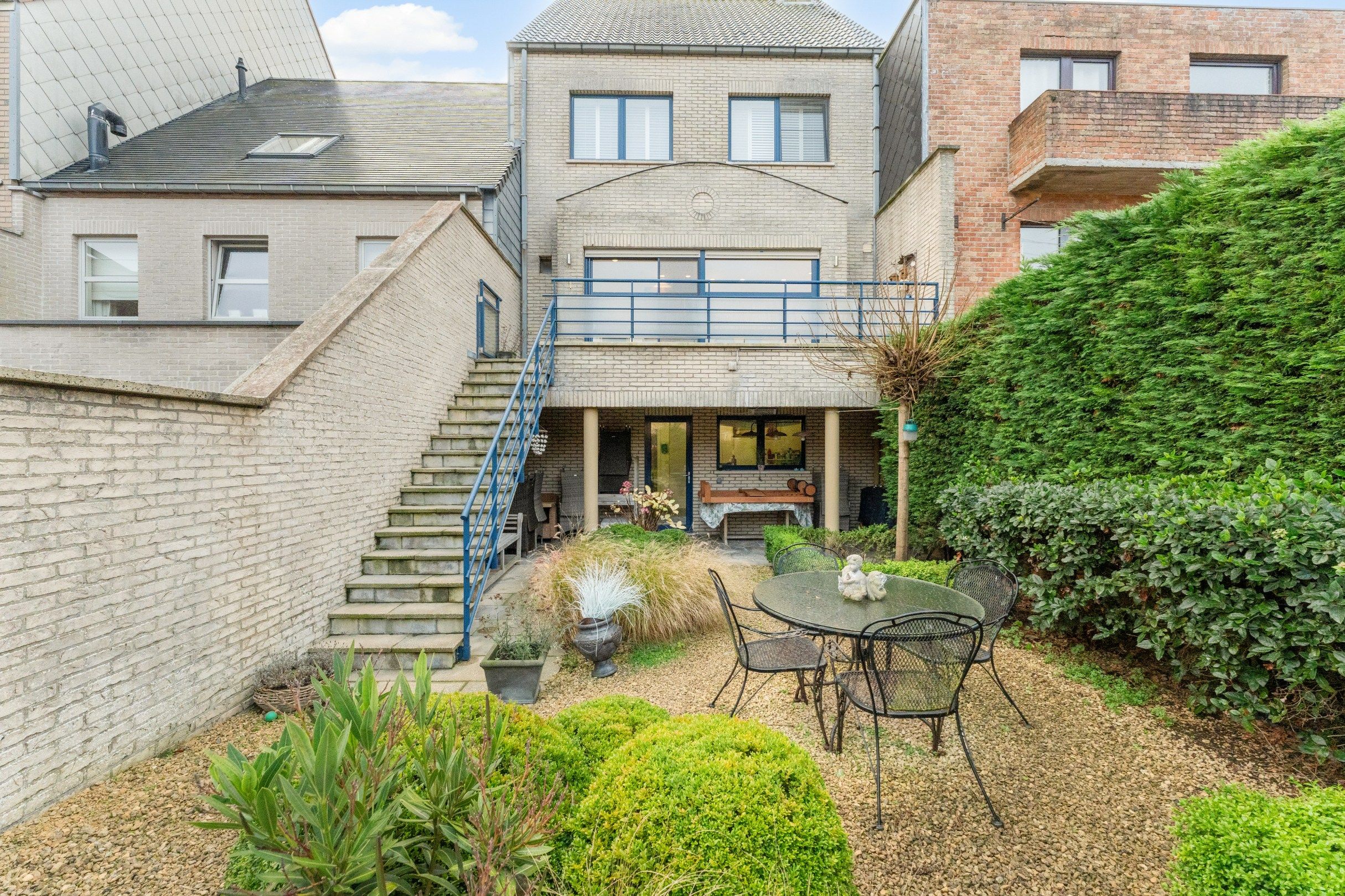 Ruime woning met garage en fantastische tuin te Heist-Aan-Zee. foto 9