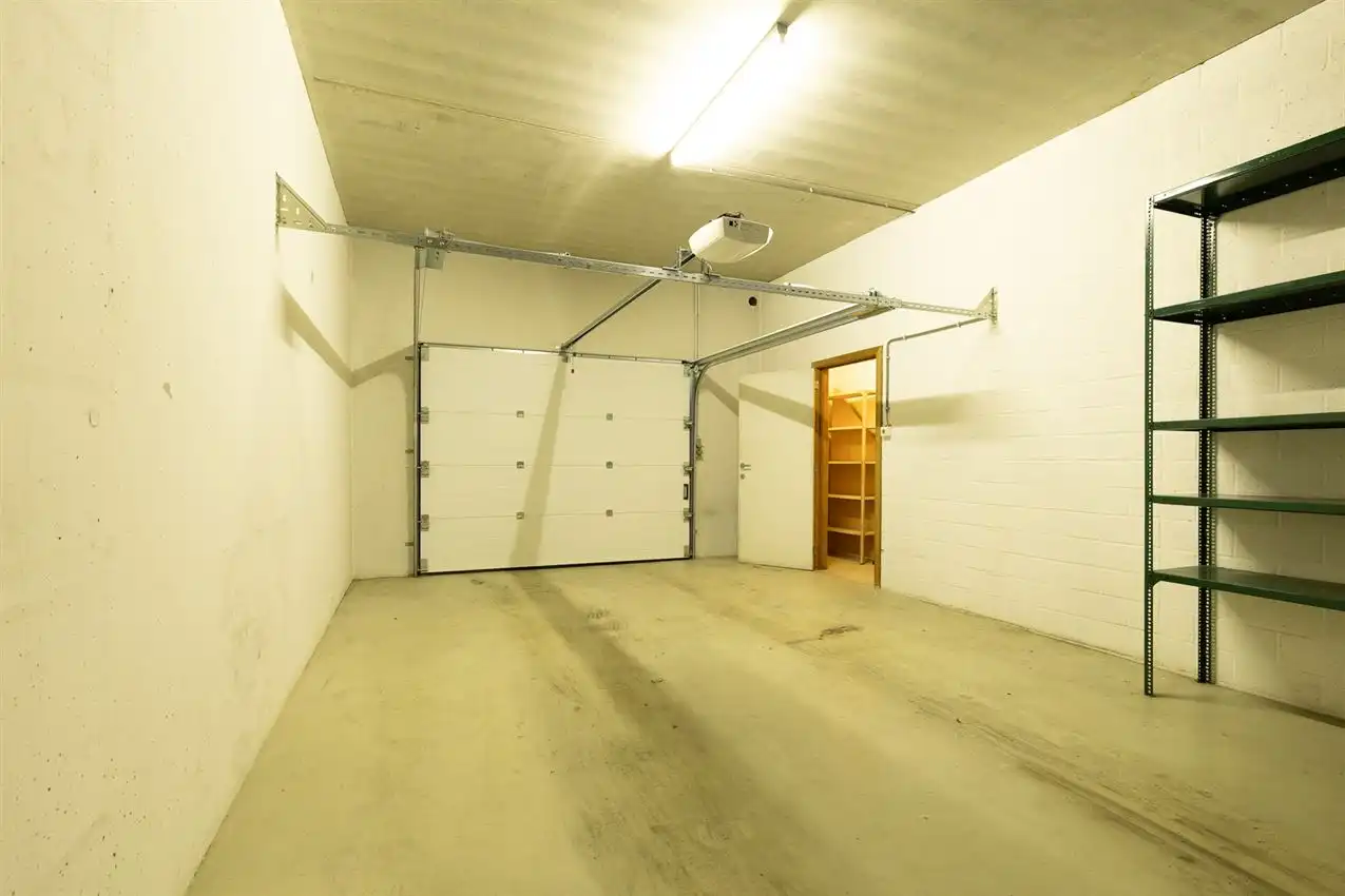 Stadswoning met vier slpk, garage te midden van centrum foto 28