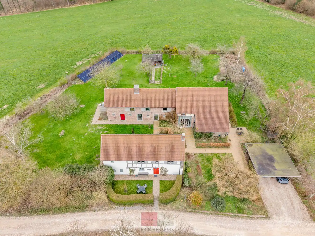 Een zeer karaktervol woonerf van maar liefst 3996 m² met bijzondere uitstraling, bestaande uit een prachtige hoofdwoning (voormalige schuur en stallen) en een charmant vakwerkhuis. foto 73