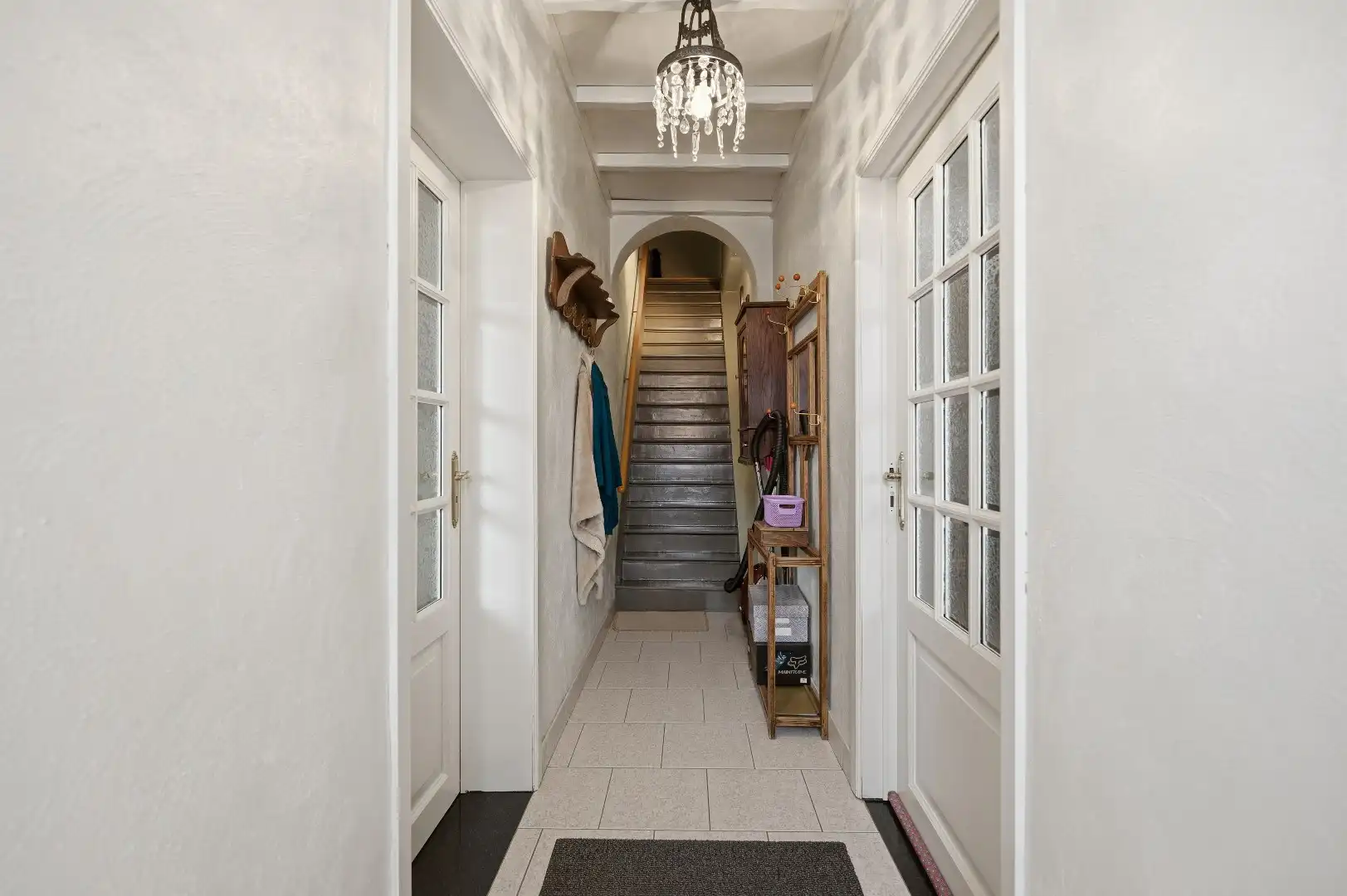 Instapklare rijwoning te Boutersem met tuin en 2 garages foto 3