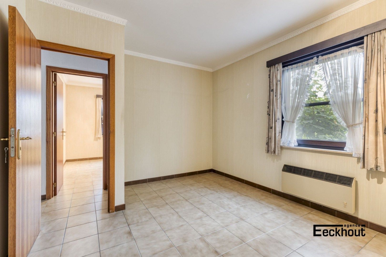 Verzorgde villa met garage in een brede, rustige straat in residentiële wijk! foto 17