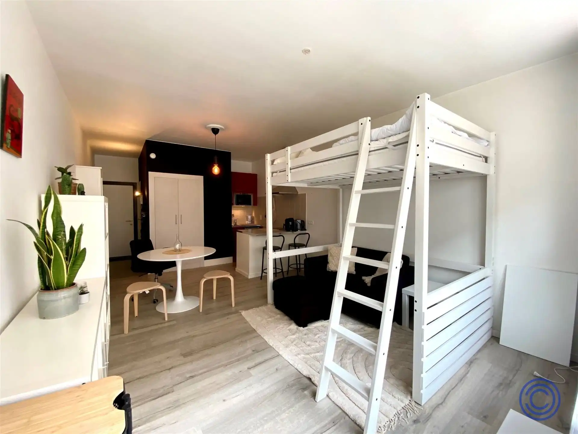 Knap gemeubelde studio op gezellige locatie! foto 4