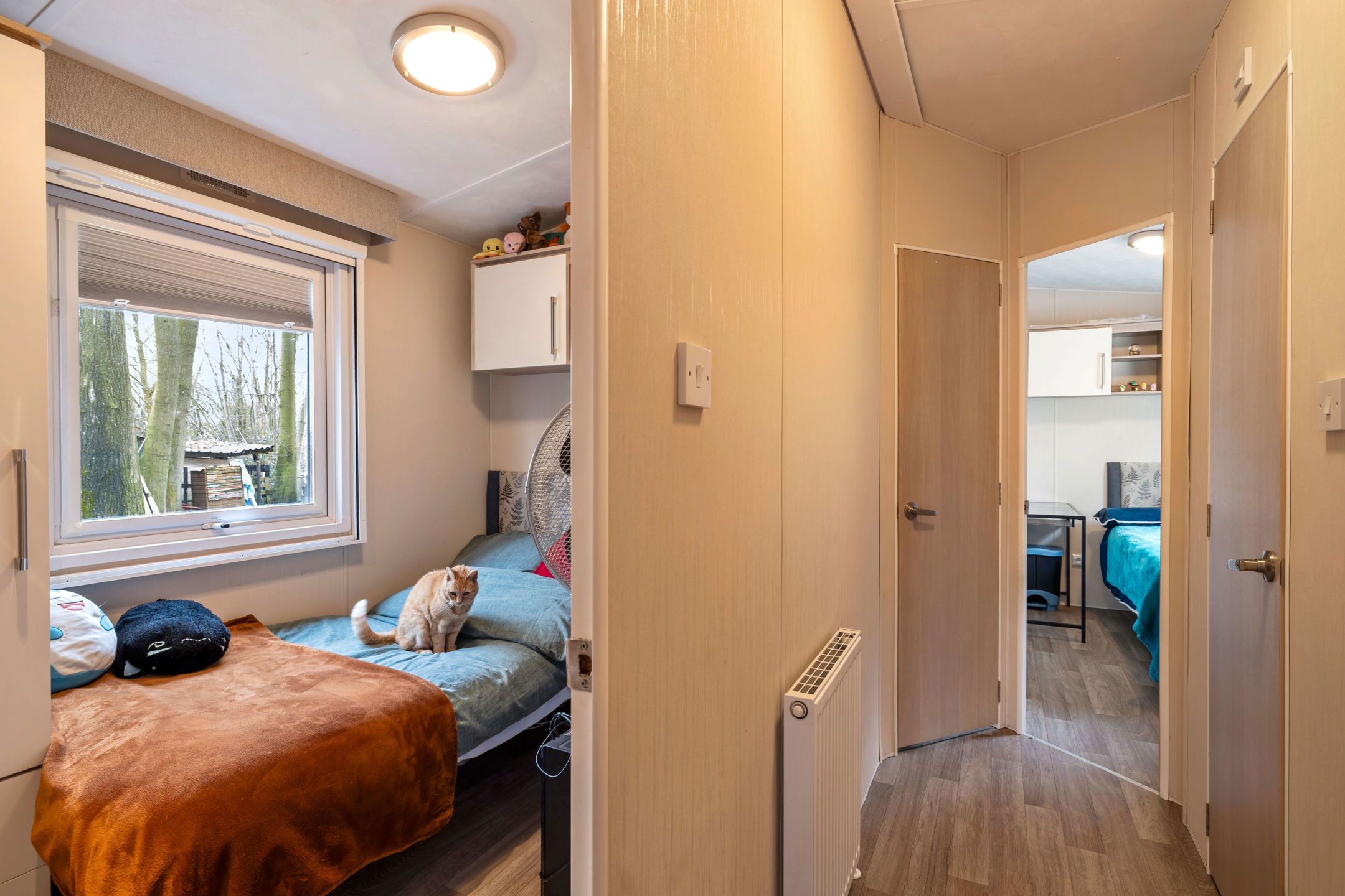 gezellige vaste caravan te midden van de natuur foto 12