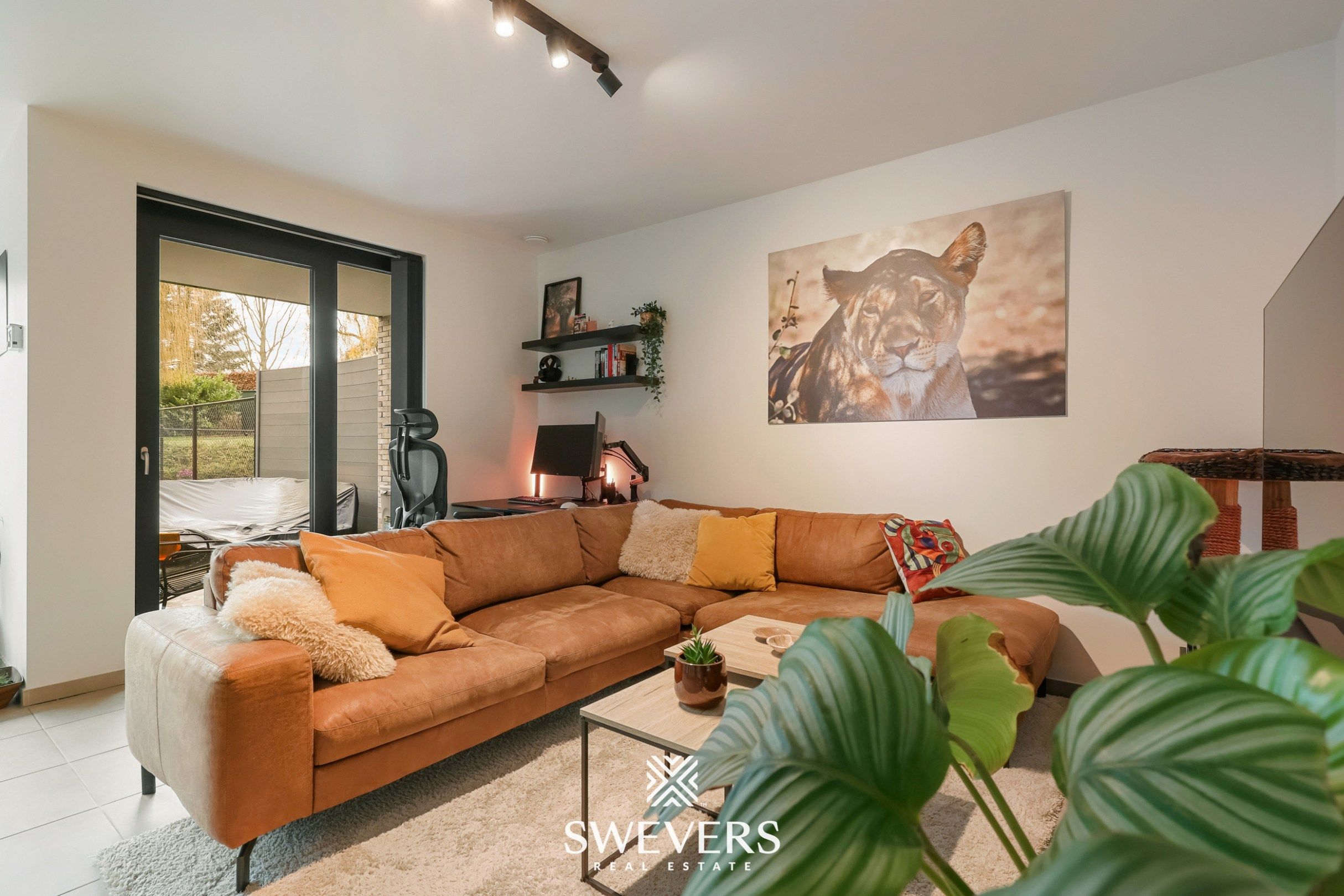 Gelijkvloers appartement met privétuin en dubbele garage foto 2