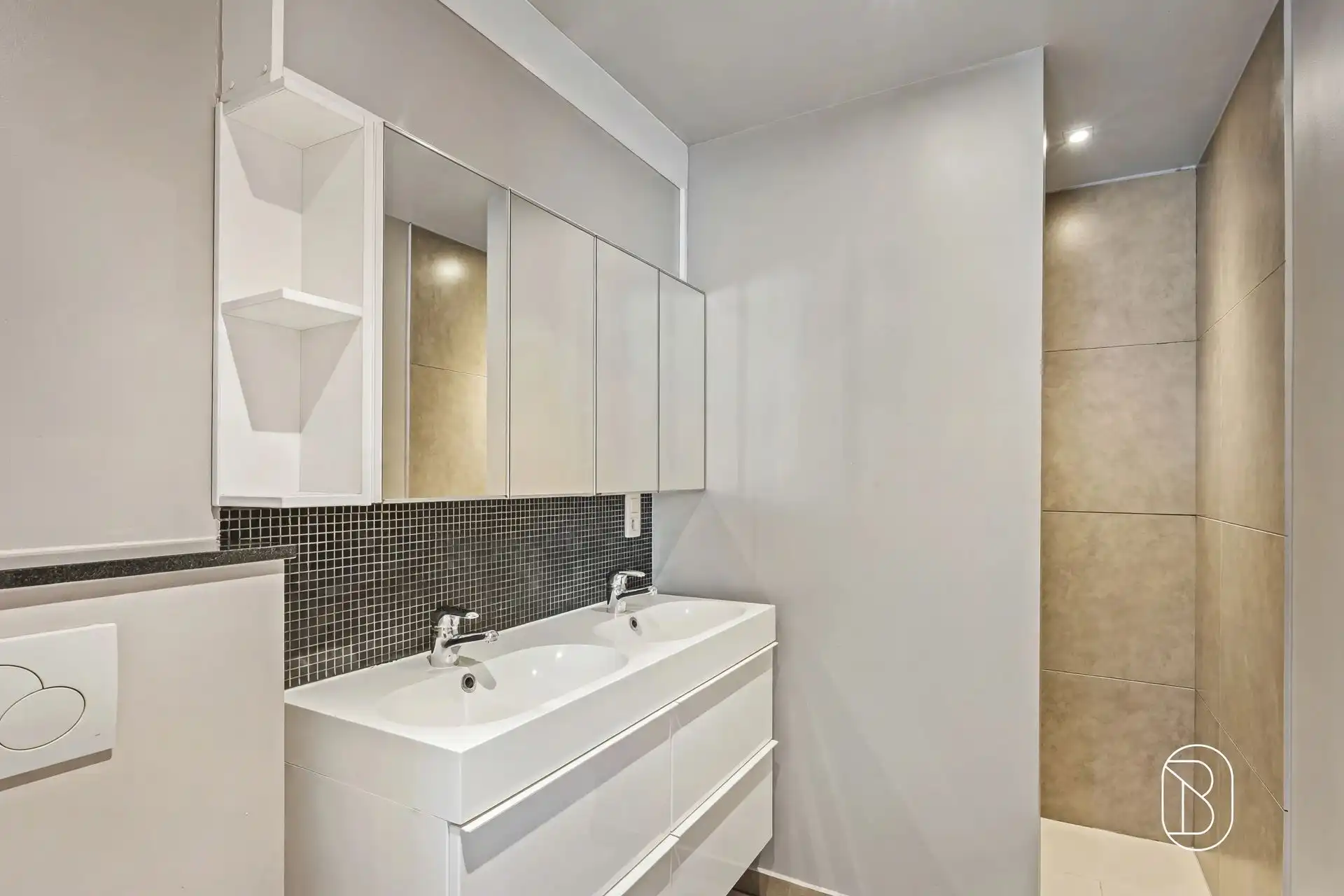 Leuk instapklaar huis met 2 SLK! foto 8