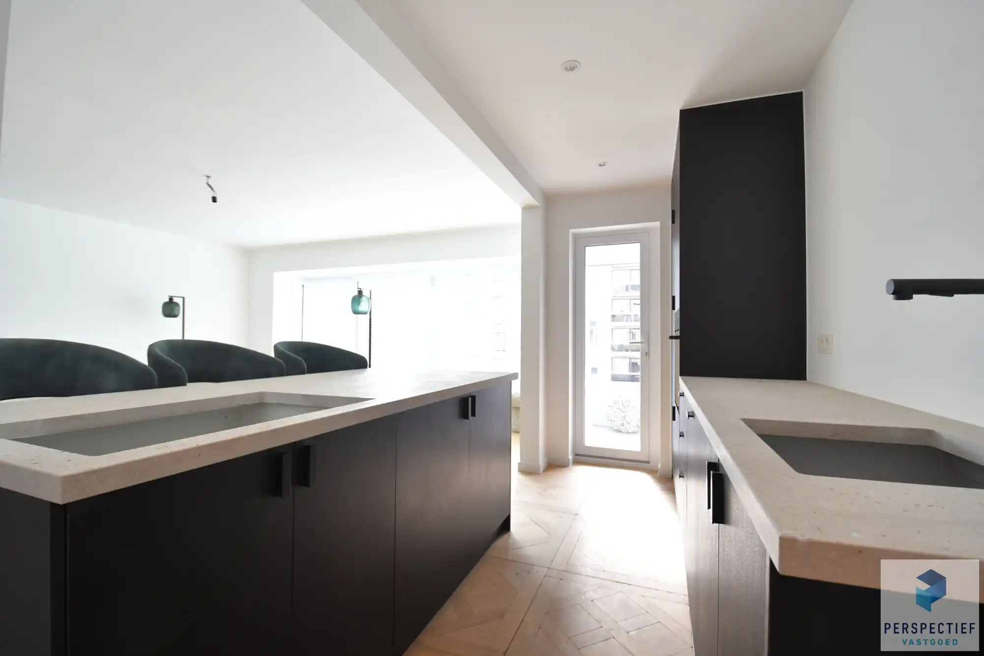 RUIM LICHTRIJK GERENOVEERD APPARTEMENT aan het LEOPOLD PARK foto 5