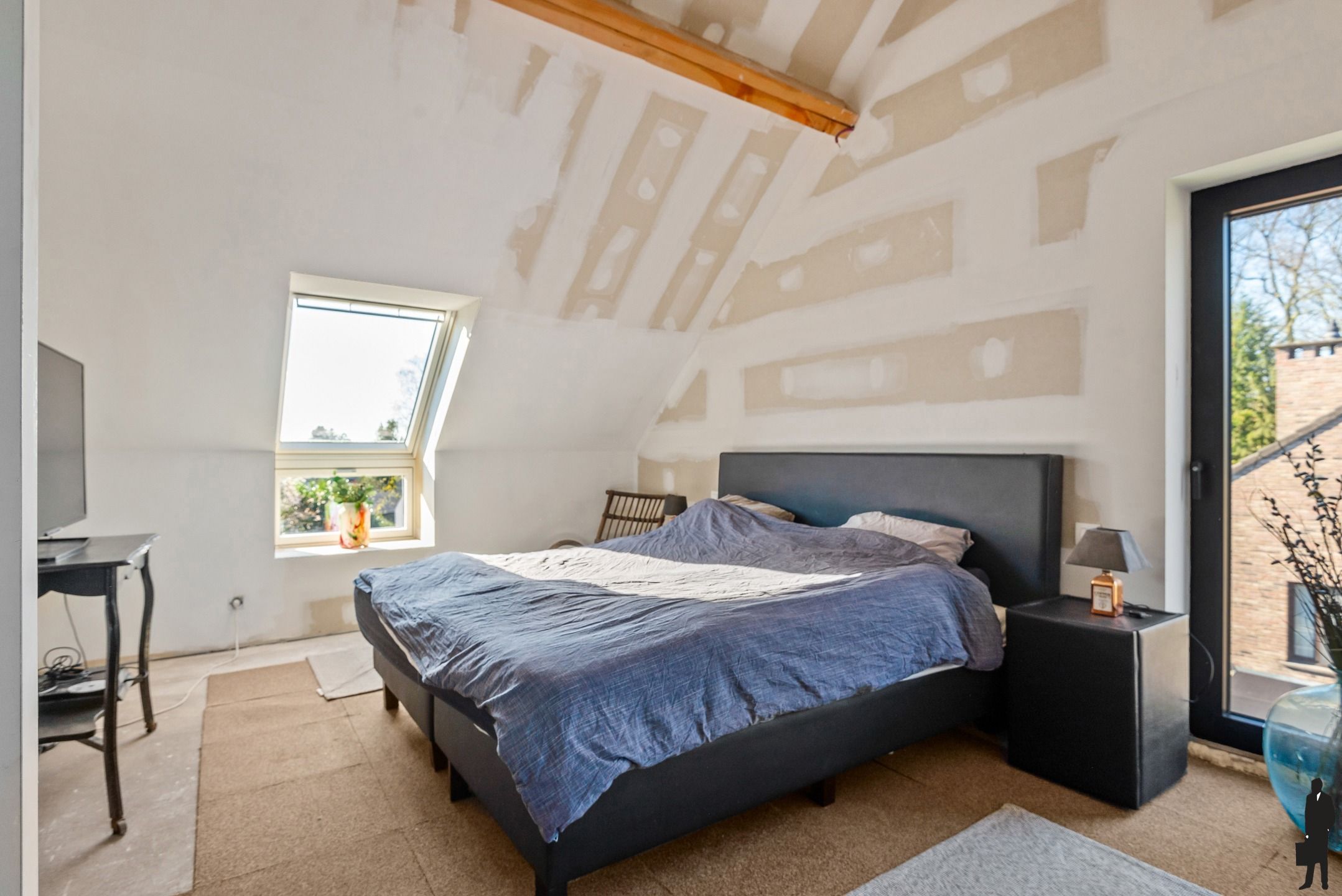 (Deels) gerenoveerde woning met ZW parktuin (ca. 1968m²) foto 33