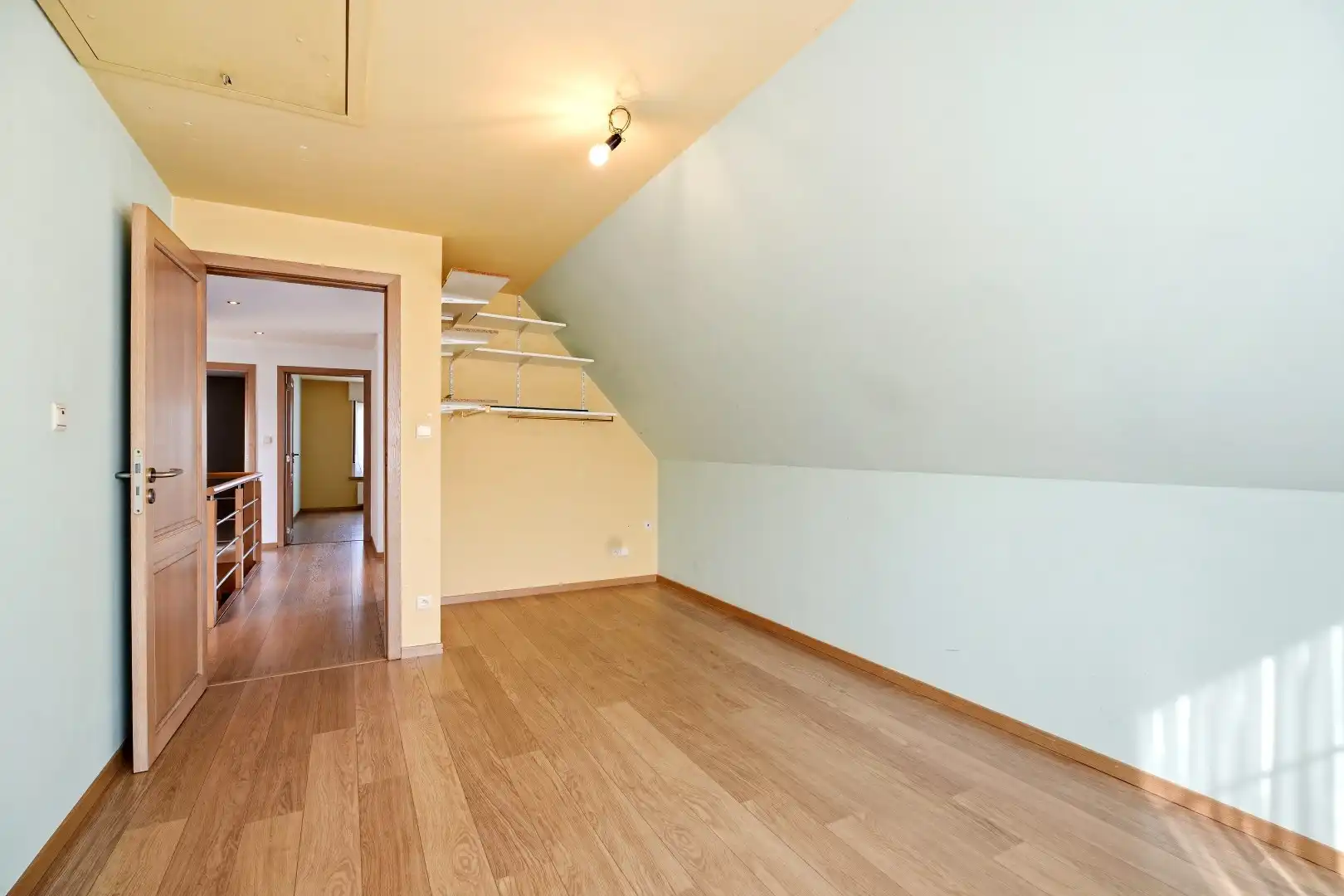 Ruime halfopen woning met 5 slaapkamers te koop in Werken met garage en ruime tuin! foto 18