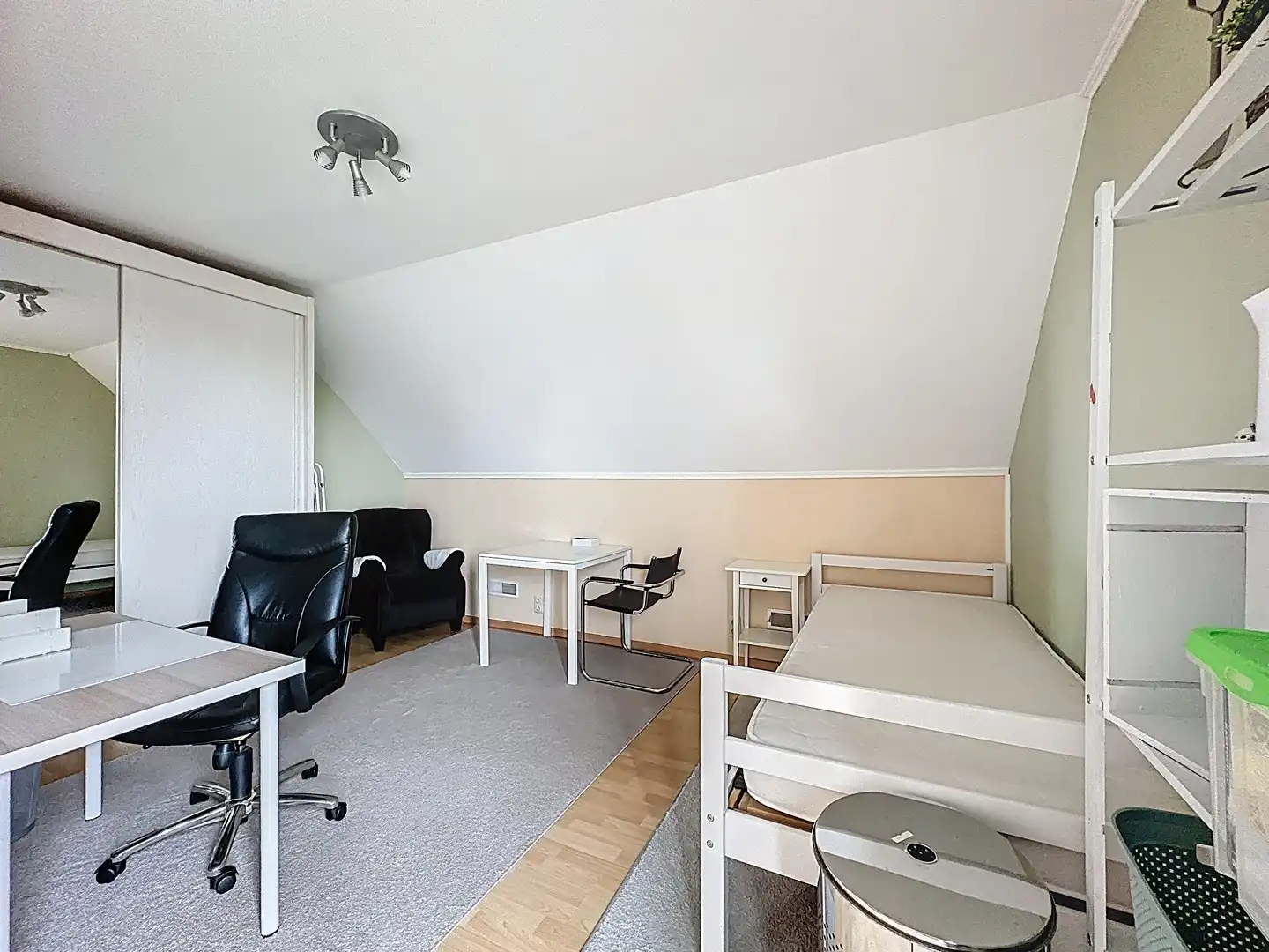 Zeer ruime villa met 4 slaapkamers, grote tuin  (869m²) en volledig onderkelderd. foto 11