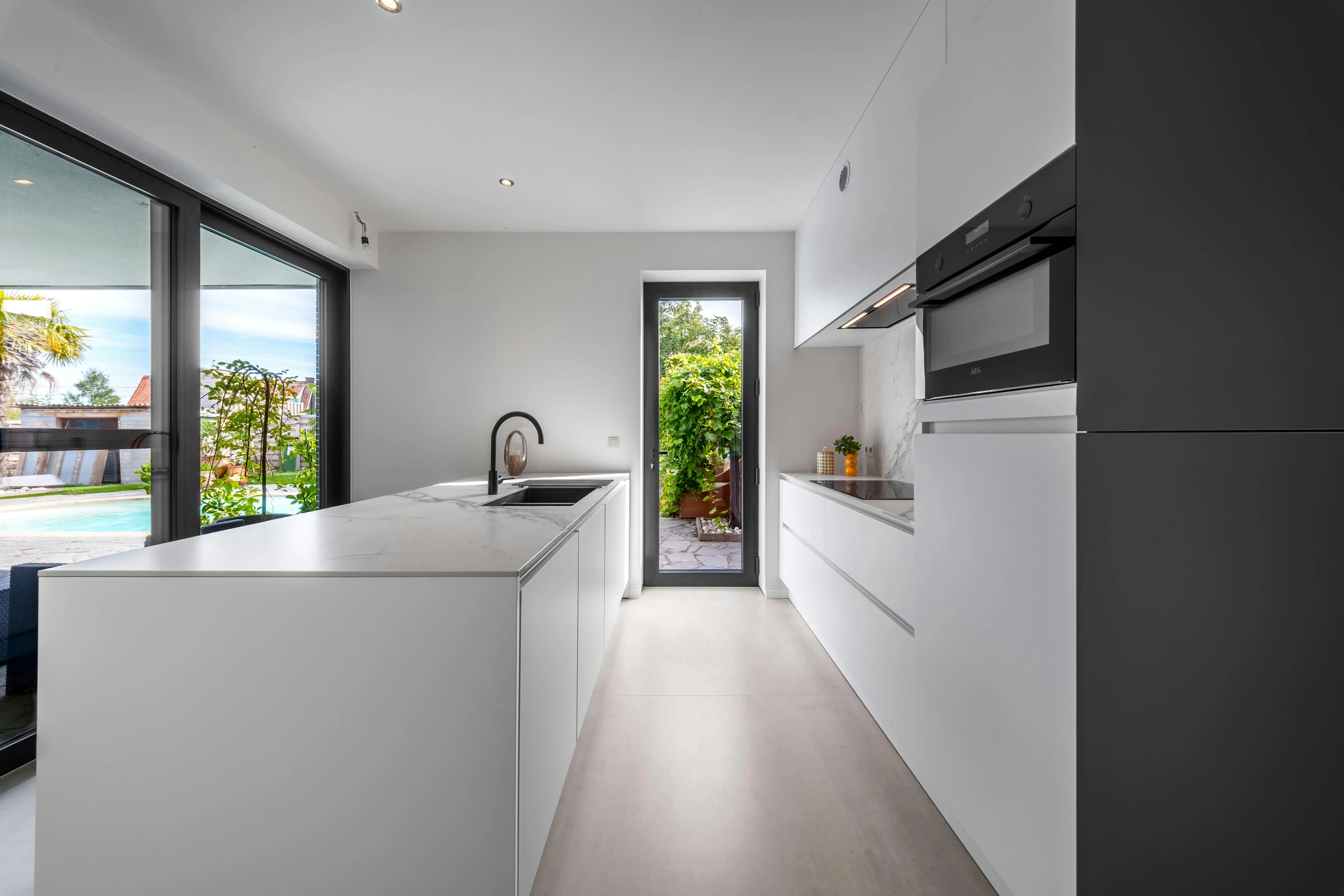 Exclusief huis te koop in Sint-Jan met zwembad foto 15