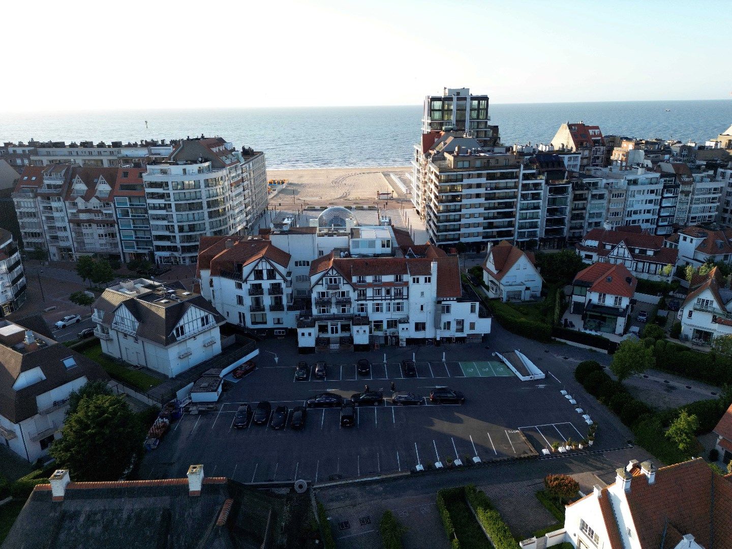 Gesloten garagebox in de res. Zoute Palace op het Alberplein foto 3
