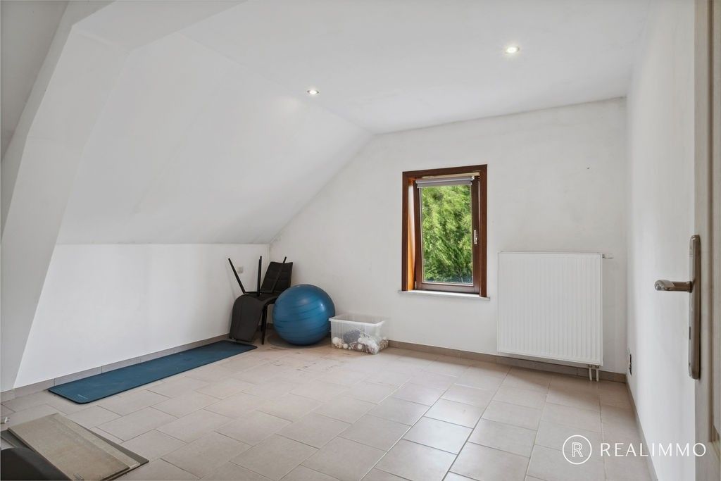 Volledig gerenoveerde woning op ruim perceel! foto 12