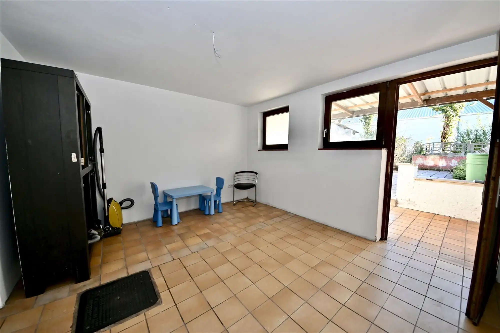 Handelsruimte met duplex appartement en tuin.  foto 8