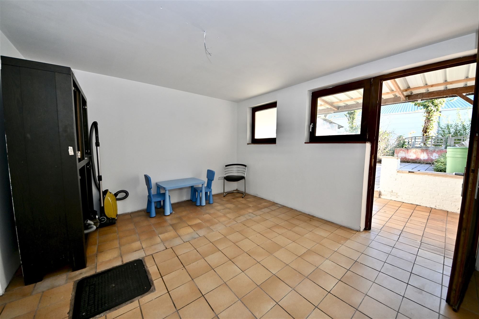 Handelsruimte met duplex appartement en tuin.  foto 8