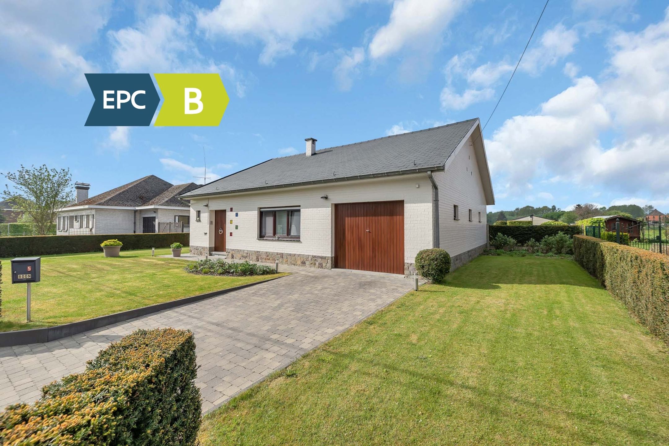 Prachtige Bungalow Op Groot Perceel foto {{pictureIndex}}