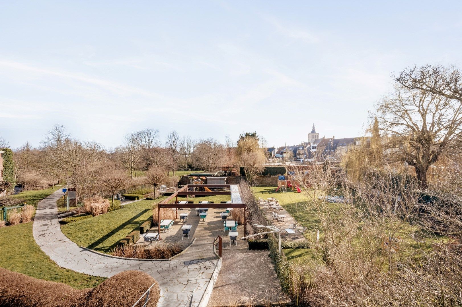 Prachtig en uniek handelspand (2007) met diverse mogelijkheden in centrum Poperinge met loft, aangelegde tuin en zonneterras op een perceel van 990m². foto 24