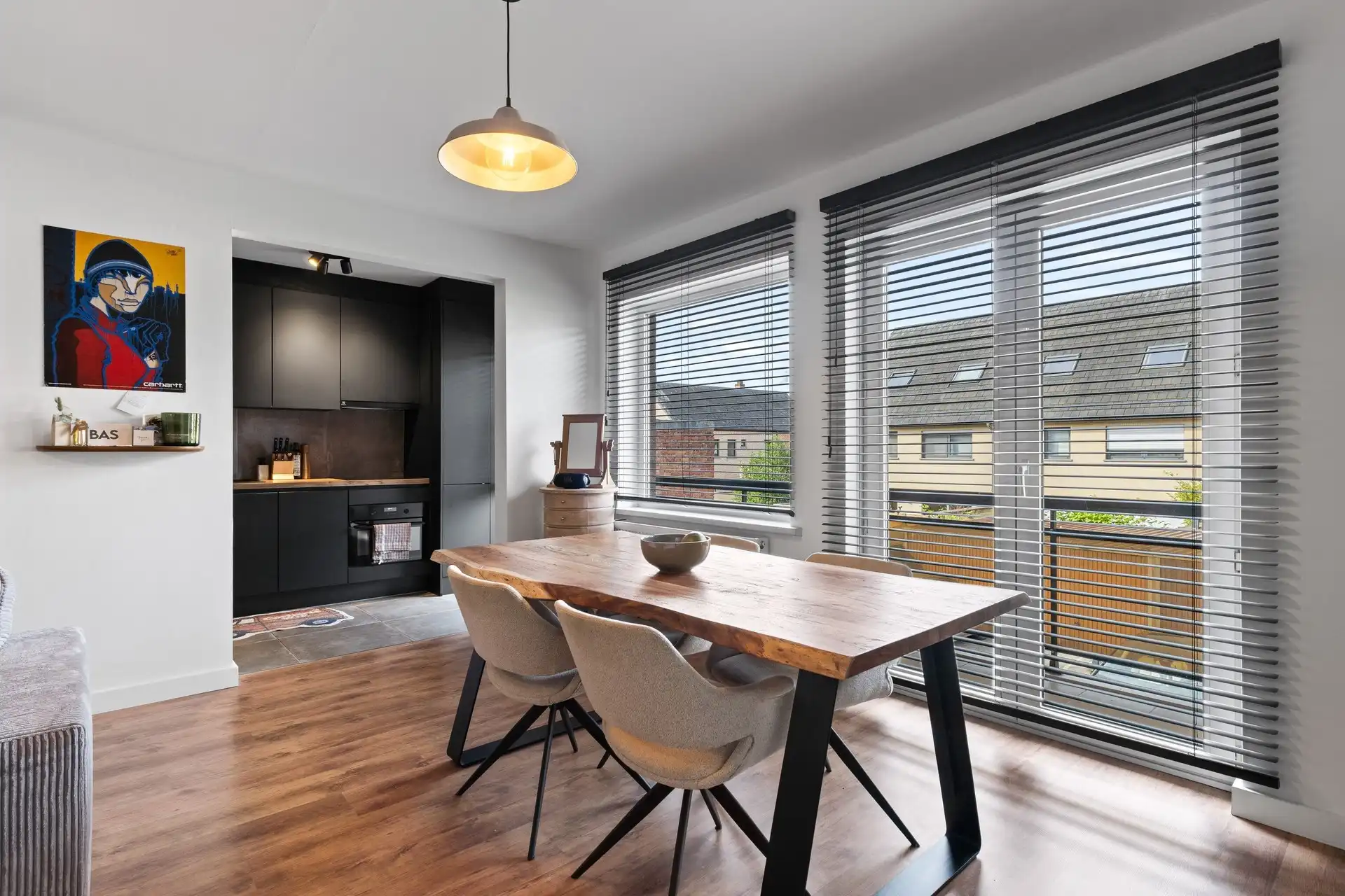 Volledig vernieuwd appartement met lichtrijke leefruimte en rustig terras foto 7