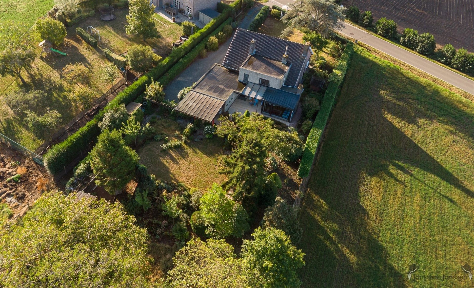 Te renoveren woning op unieke landelijke locatie! foto 2